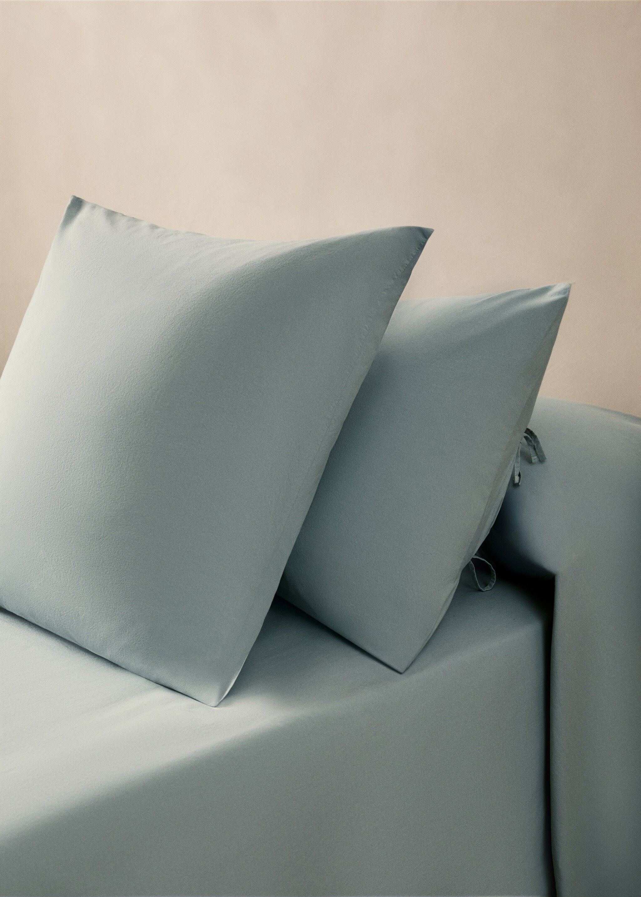 Två örngott i tvättad bomull med knytband 50x75 cm - Allmän bild, Pastellgrön. Ref: 87022961-00.