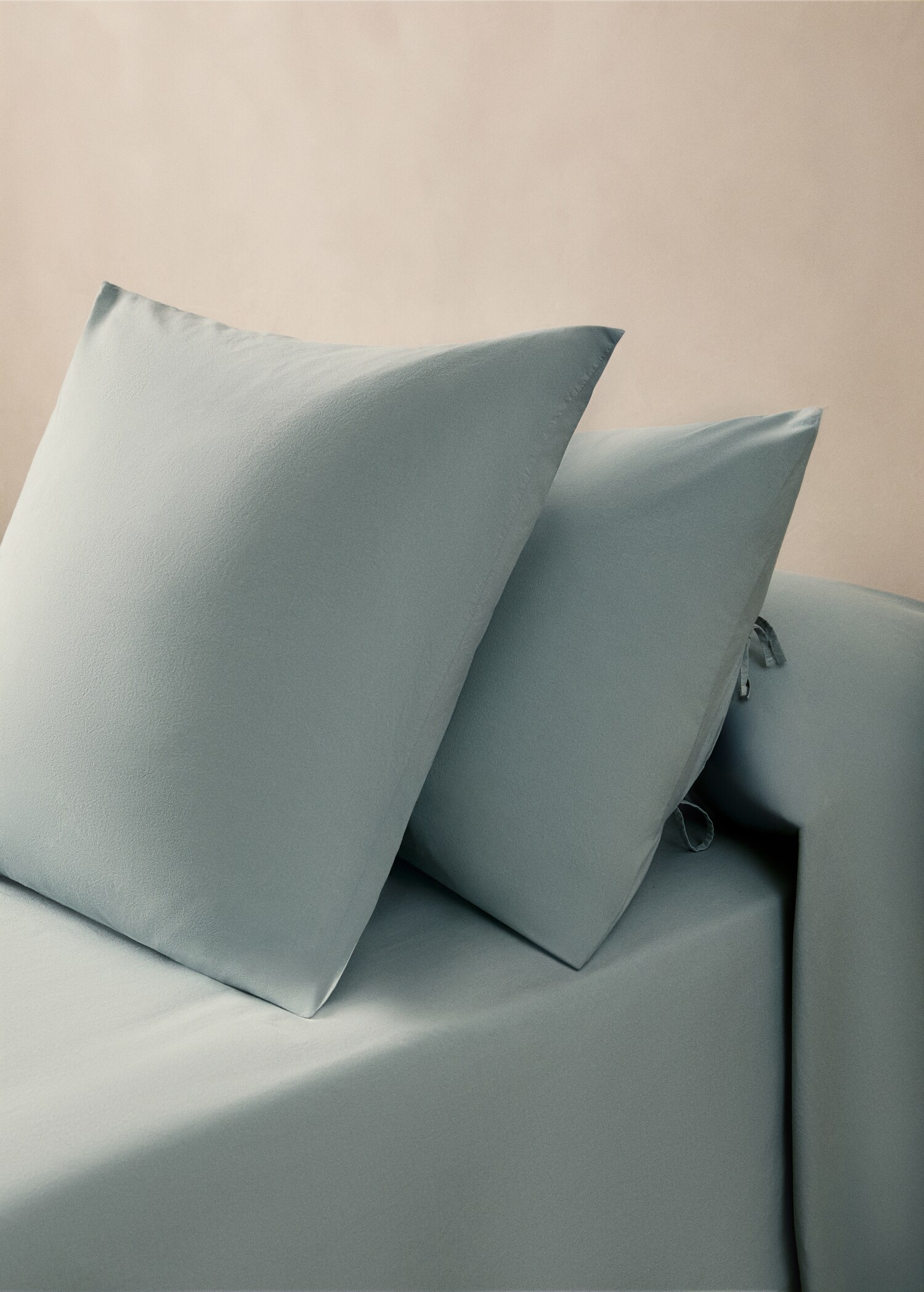 Två örngott i tvättad bomull med knytband 50x75 cm - Allmän bild