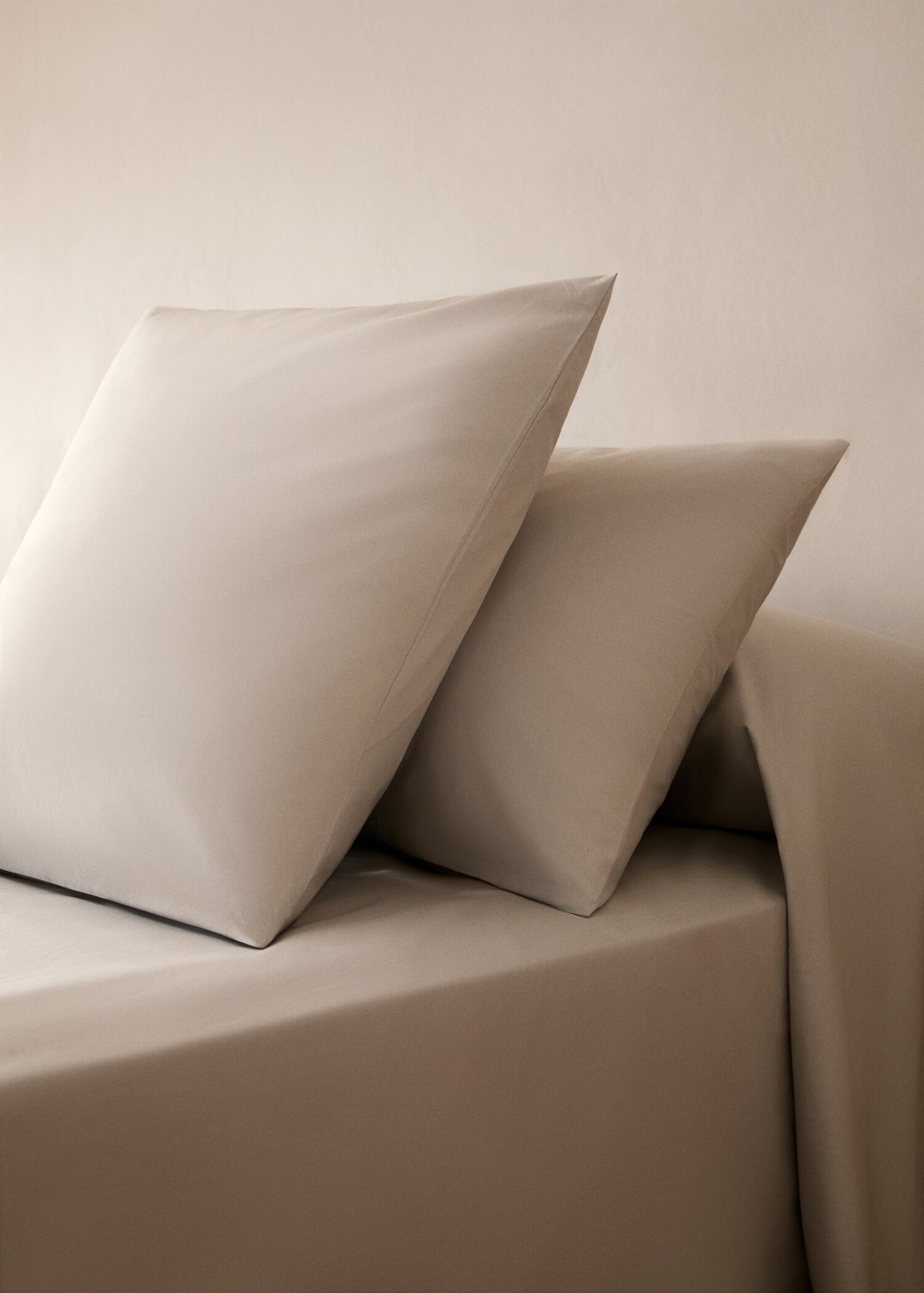Two cotton percale pillowcases 60x60cm - General plane