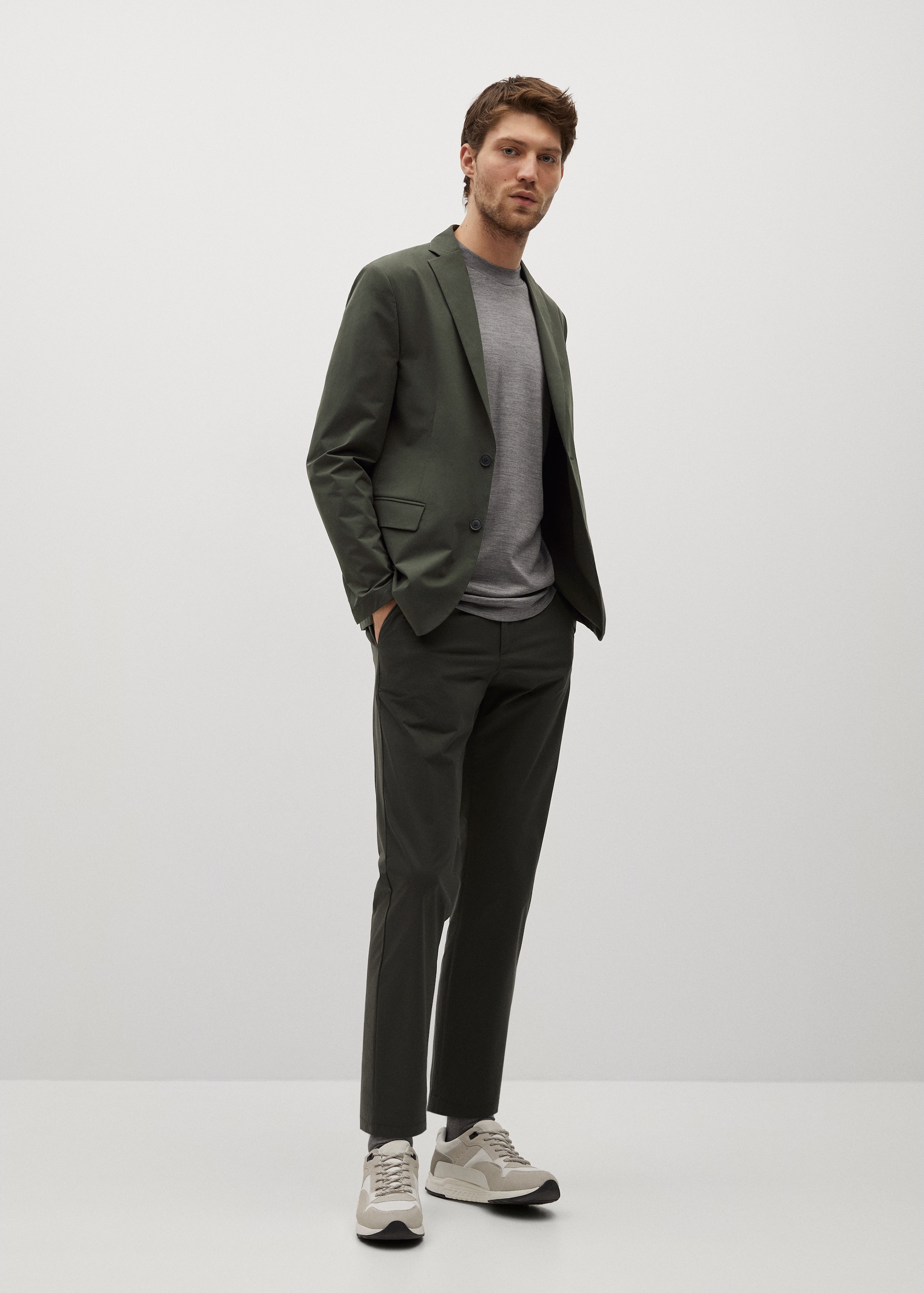 Americana slim fit empacable técnica - Plano general
