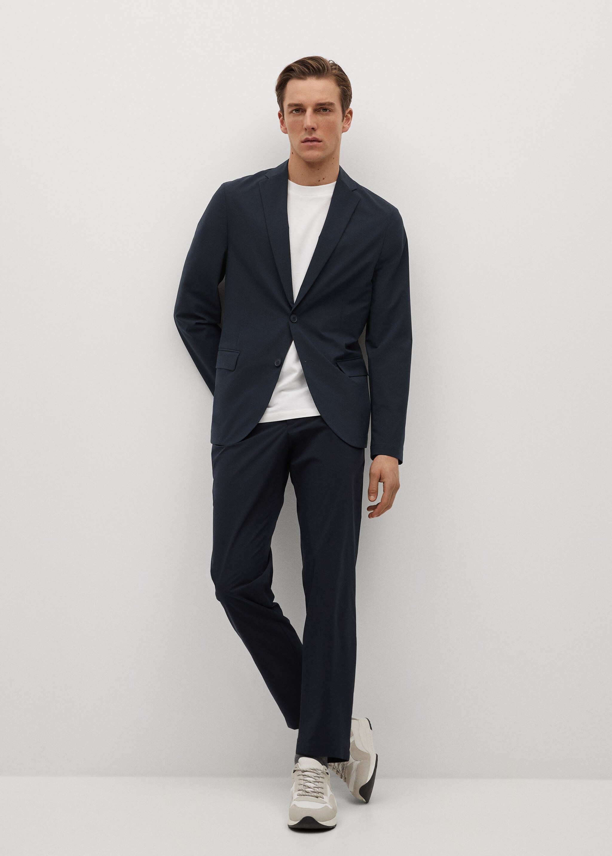 Americana slim fit empacable técnica - Plano general