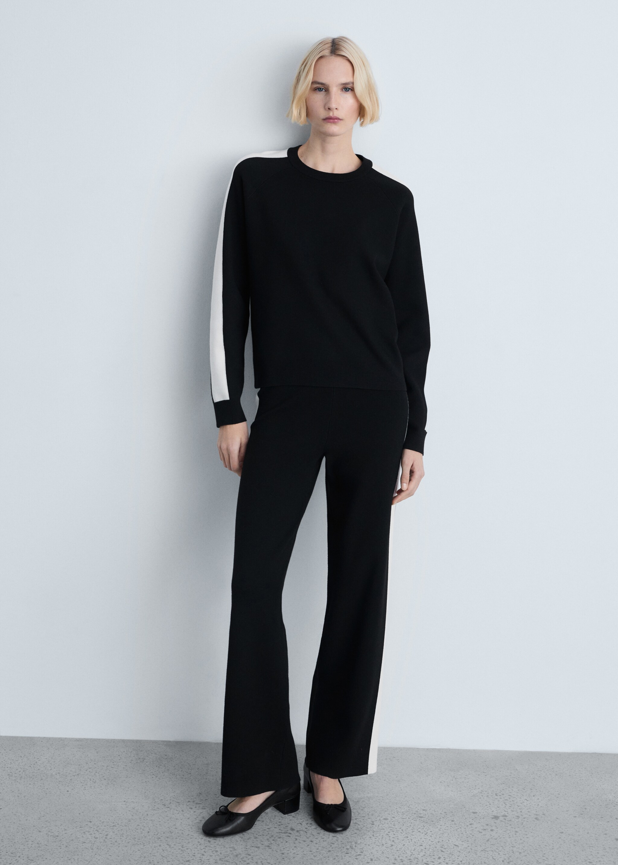 Contrasting stripe knitted sweater - General plane, Black. Ref: 87024076-00.