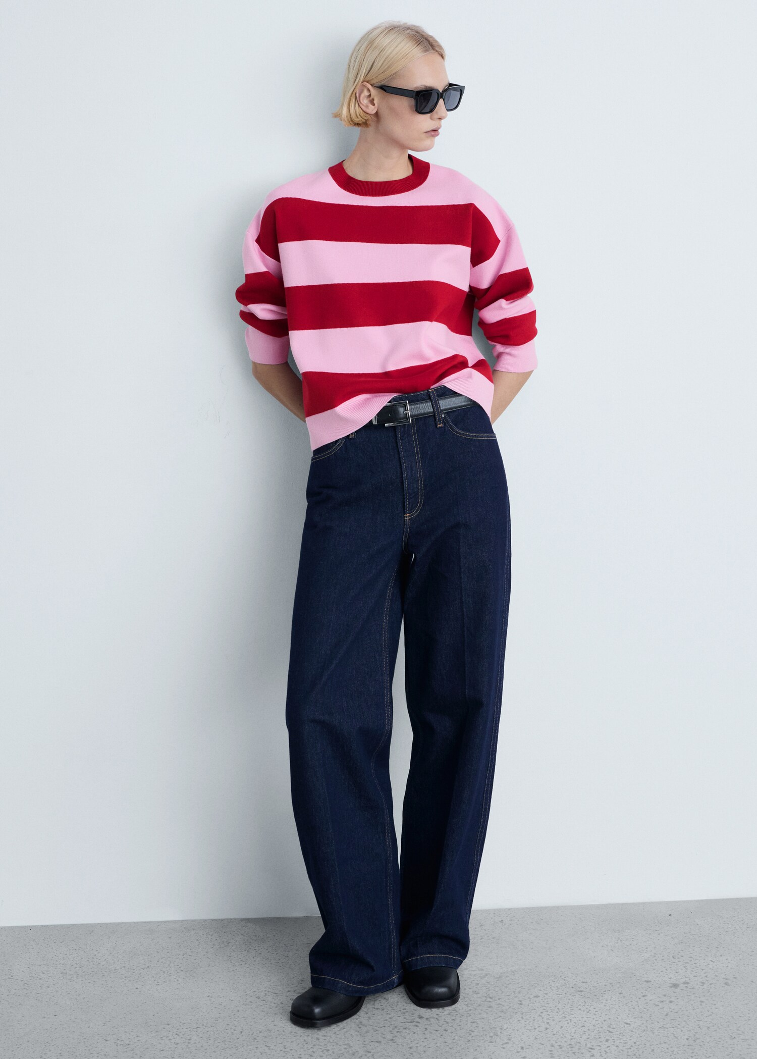 Gestreepte trui met ronde hals - Overzichtstekening