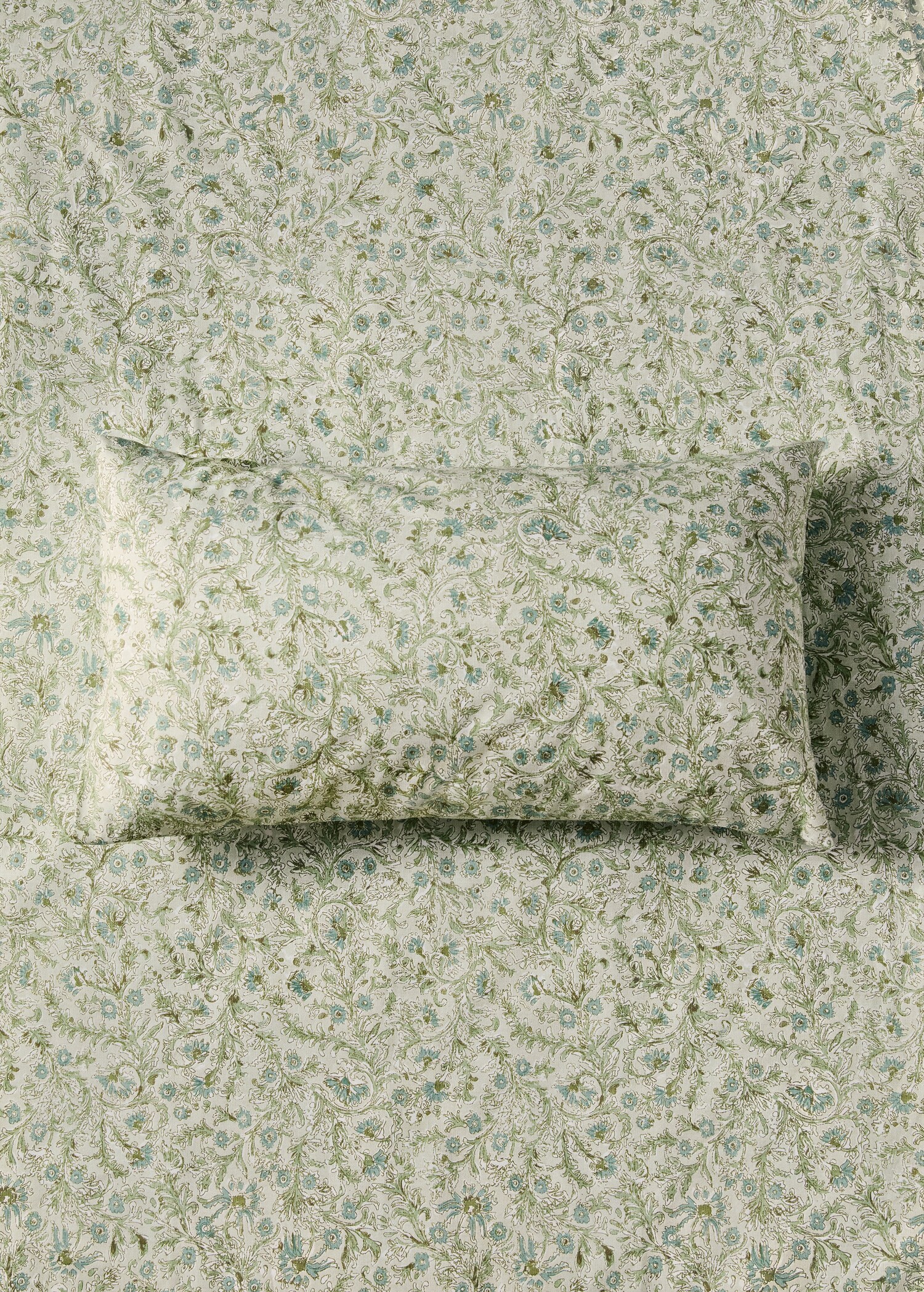 Cotton percale floral-print pillowcase for cot 30x50 cm - General plane