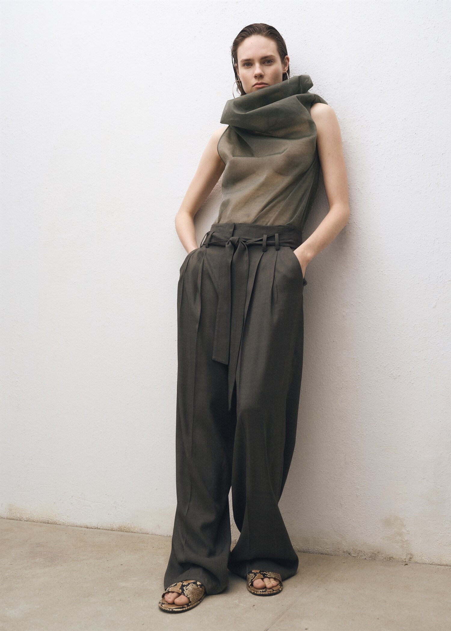 Seidenbluse mit asymmetrischem Kragen - Allgemeine Ansicht