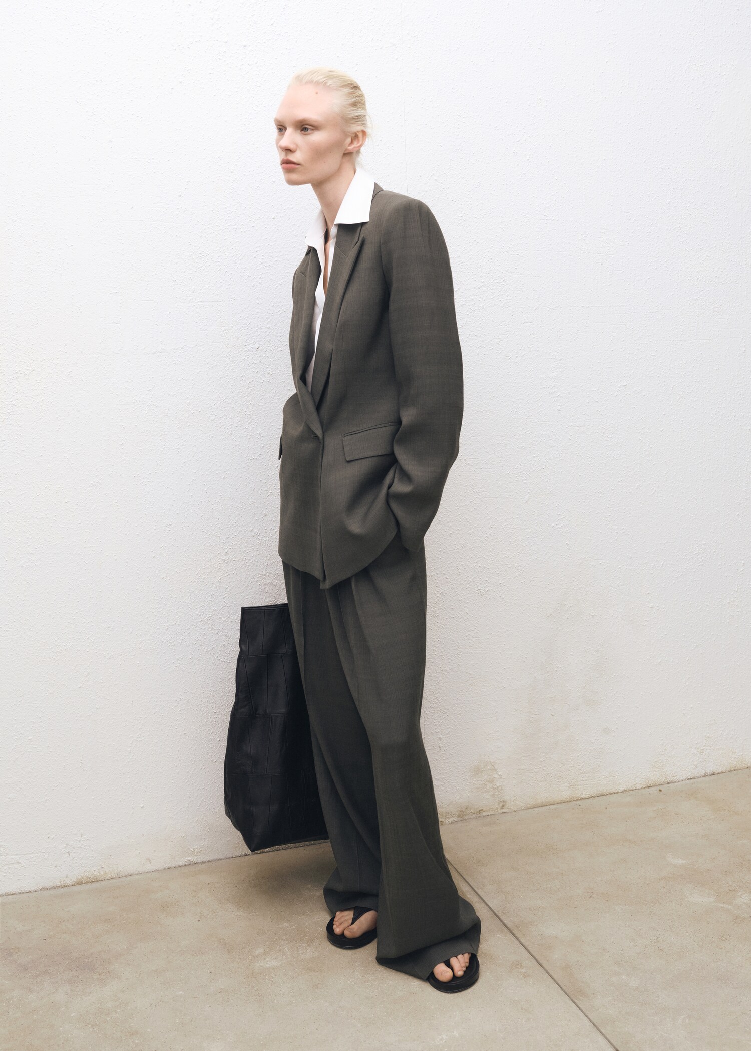 Suit trousers with belt clips - General plane