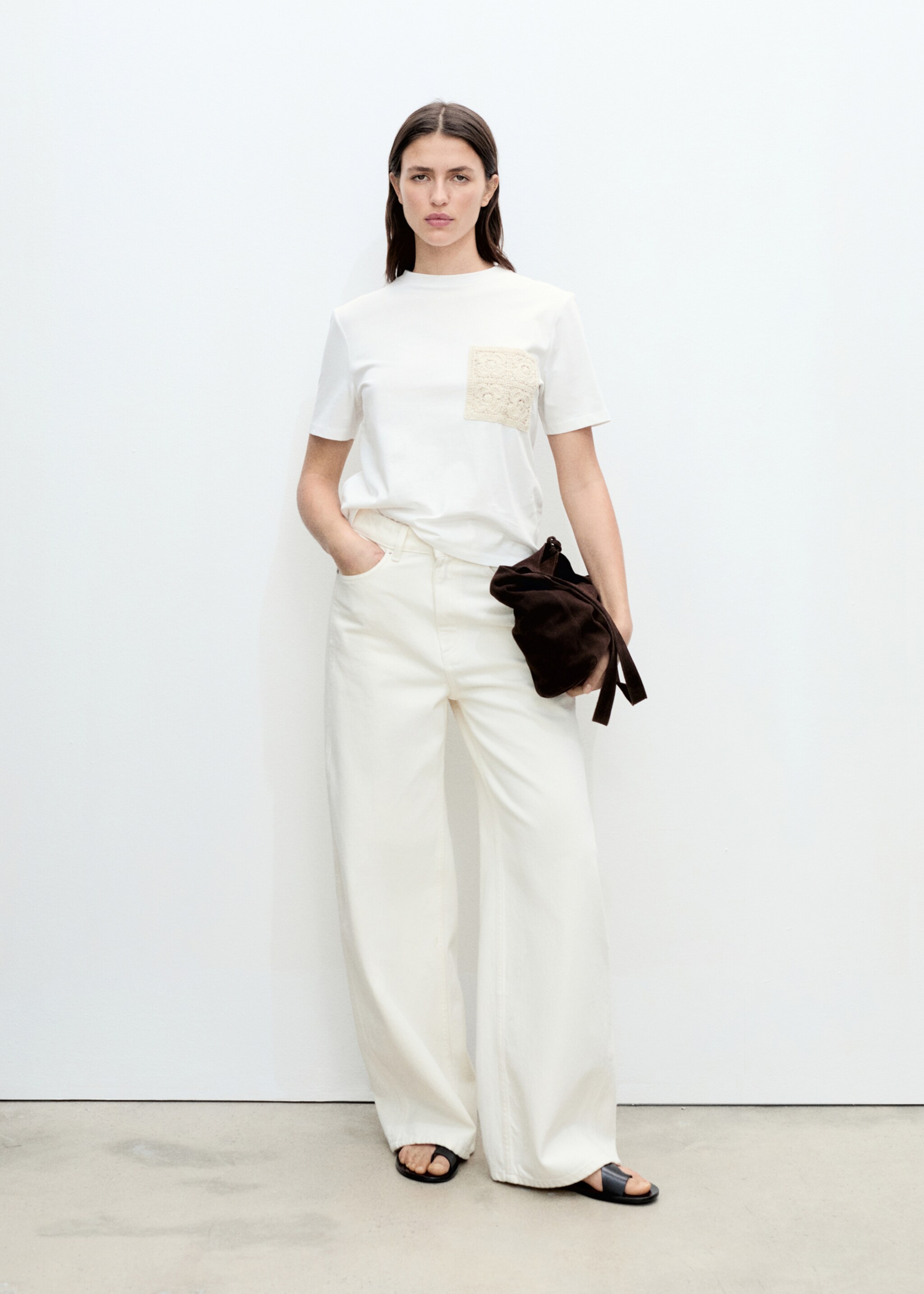 Short-sleeved t-shirt with crochet pocket - General plane, White. Ref: 87025762-00.