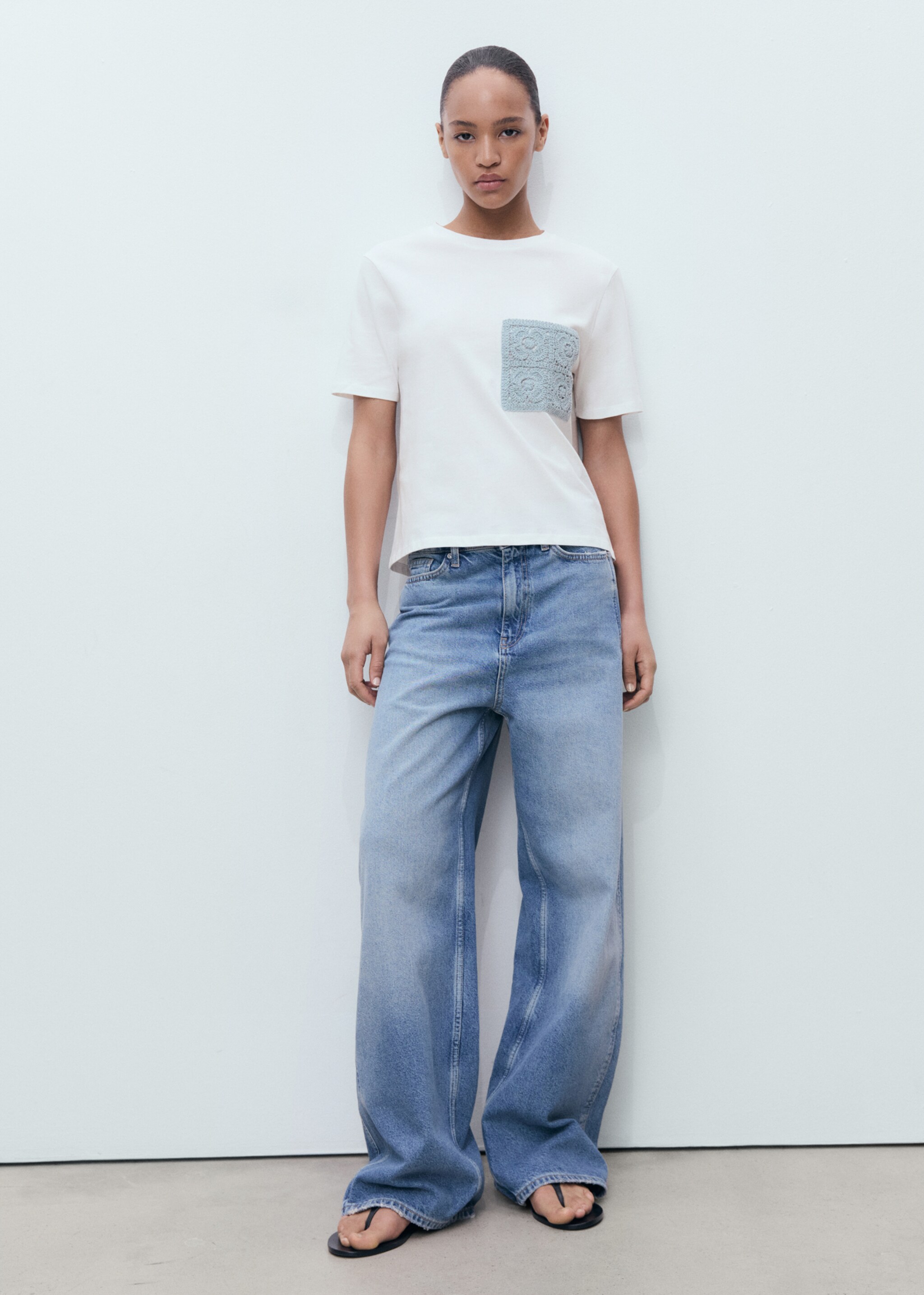 Short-sleeved t-shirt with crochet pocket - General plane, Ecru. Ref: 87025762-00.