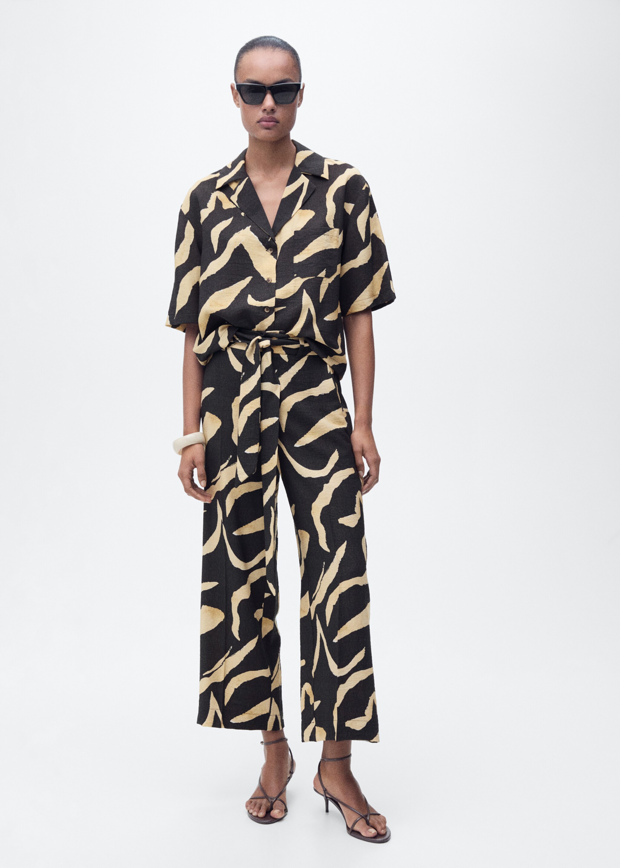 Gerade bedruckte Hose mit Gürtel - Allgemeine Ansicht, Schwarz. Ref: 87027178-00.