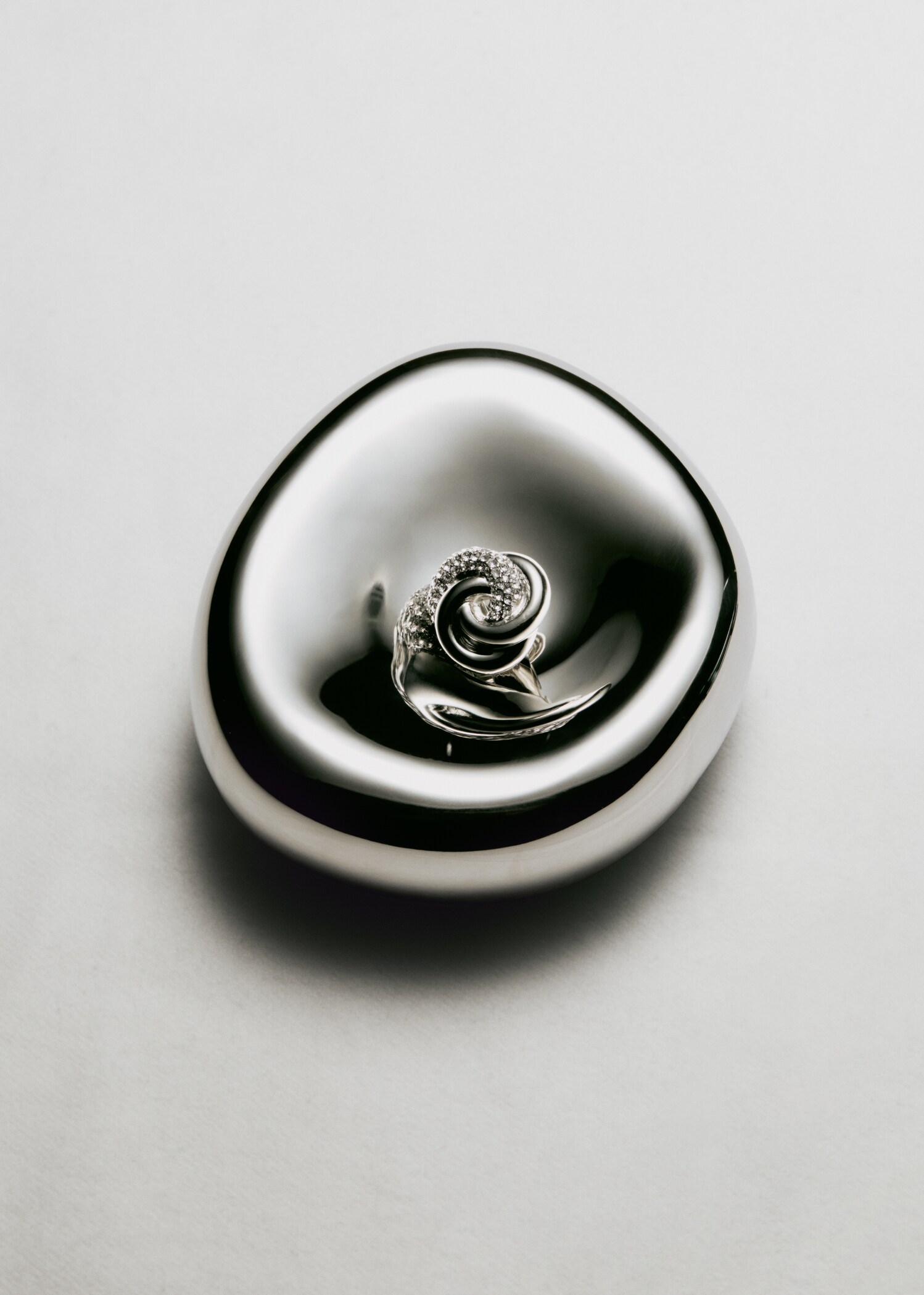 Σκουλαρίκια μπλεγμένοι κρίκοι κρύσταλλα - Γενικό πλάνο