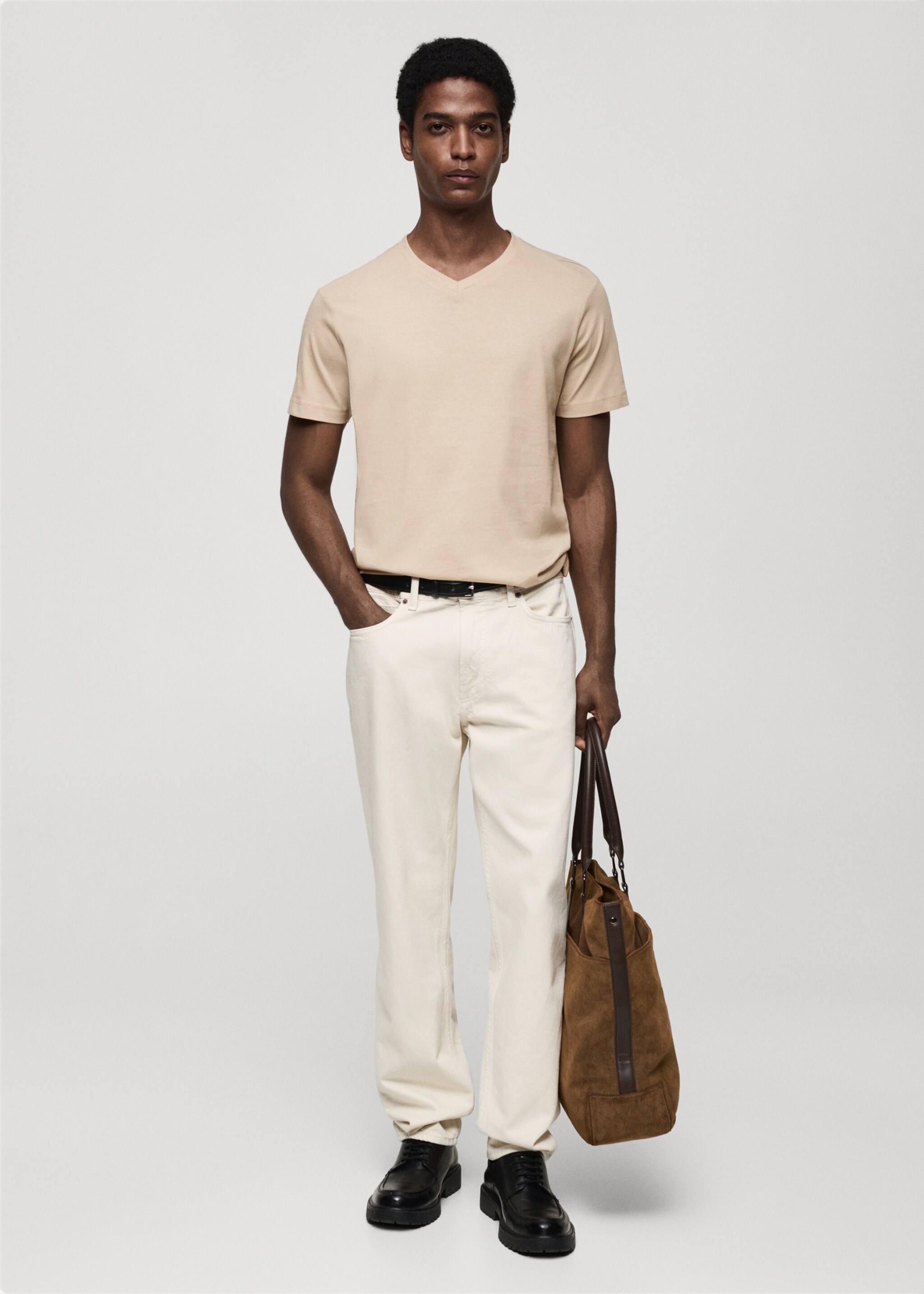 Camiseta cuello pico slim fit 100% algodón - Plano general, Arena. Ref: 87030599-00.