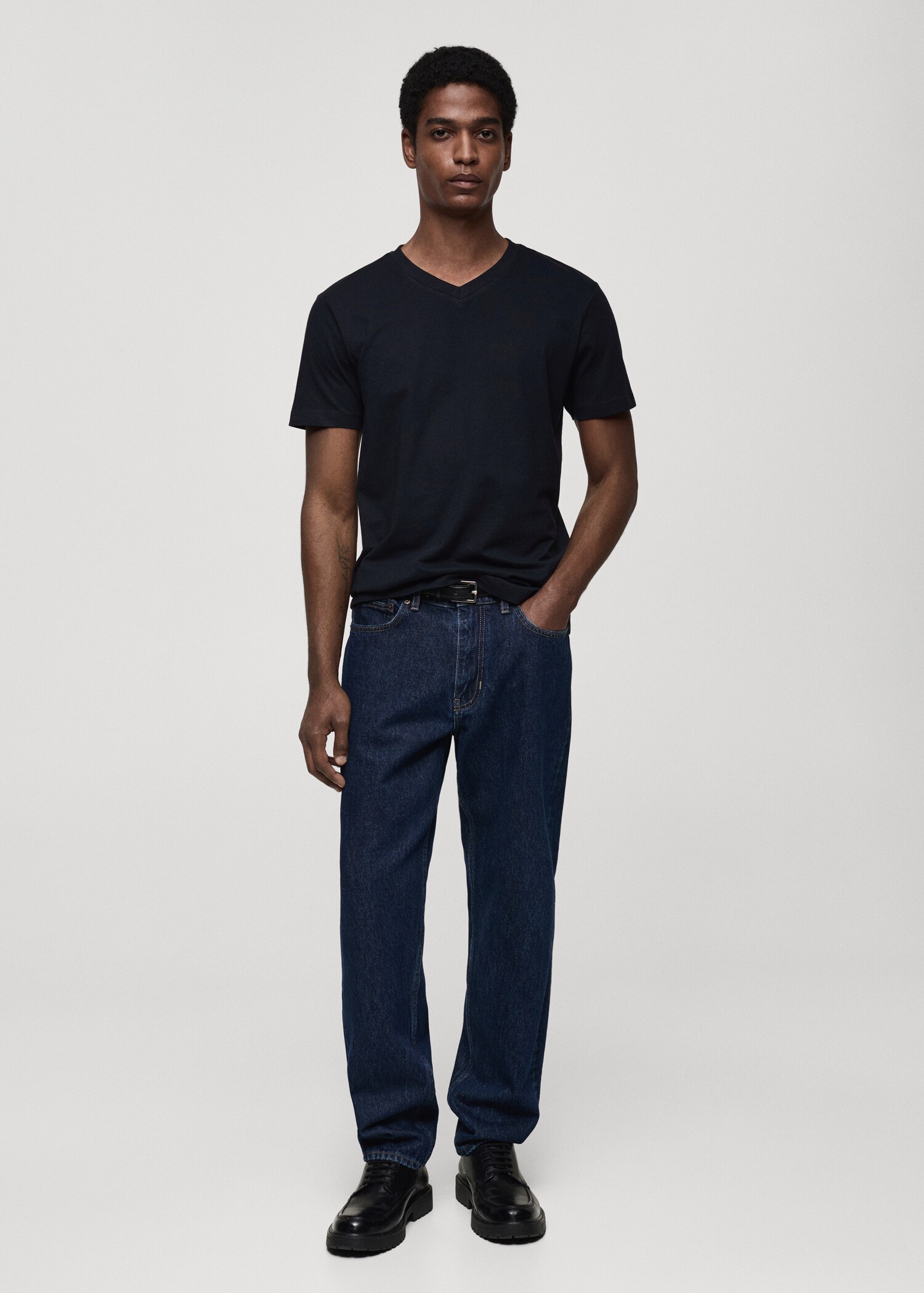 100% cotton slim-fit V-neck t-shirt - General plane