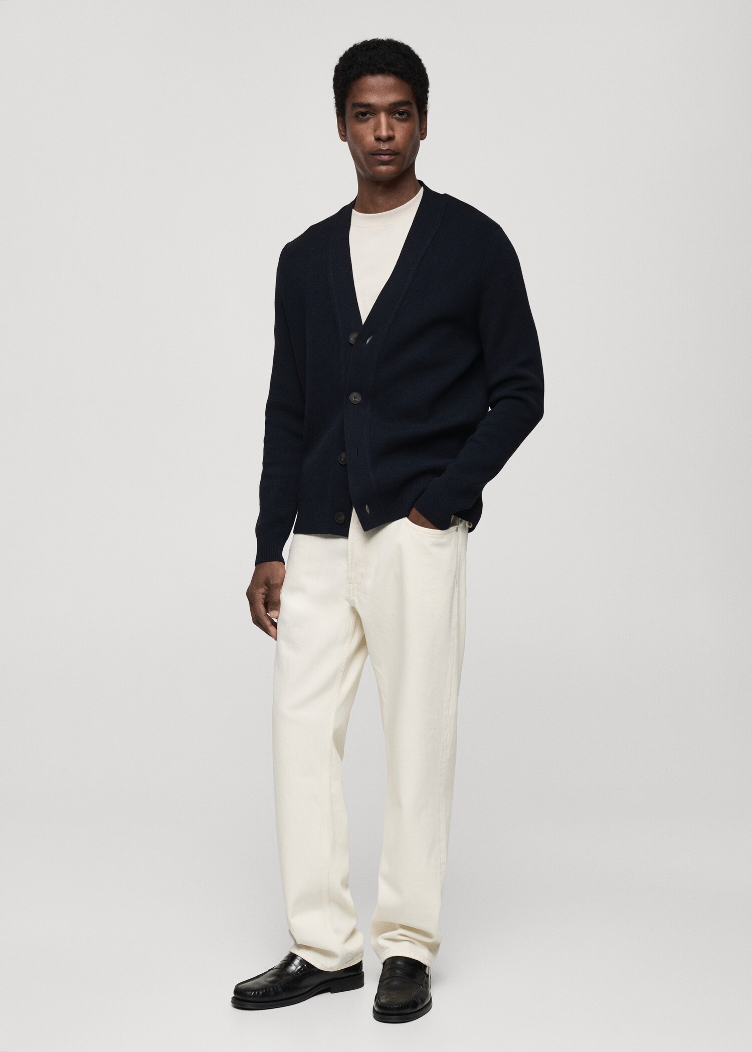 Knitted button cardigan - General plane