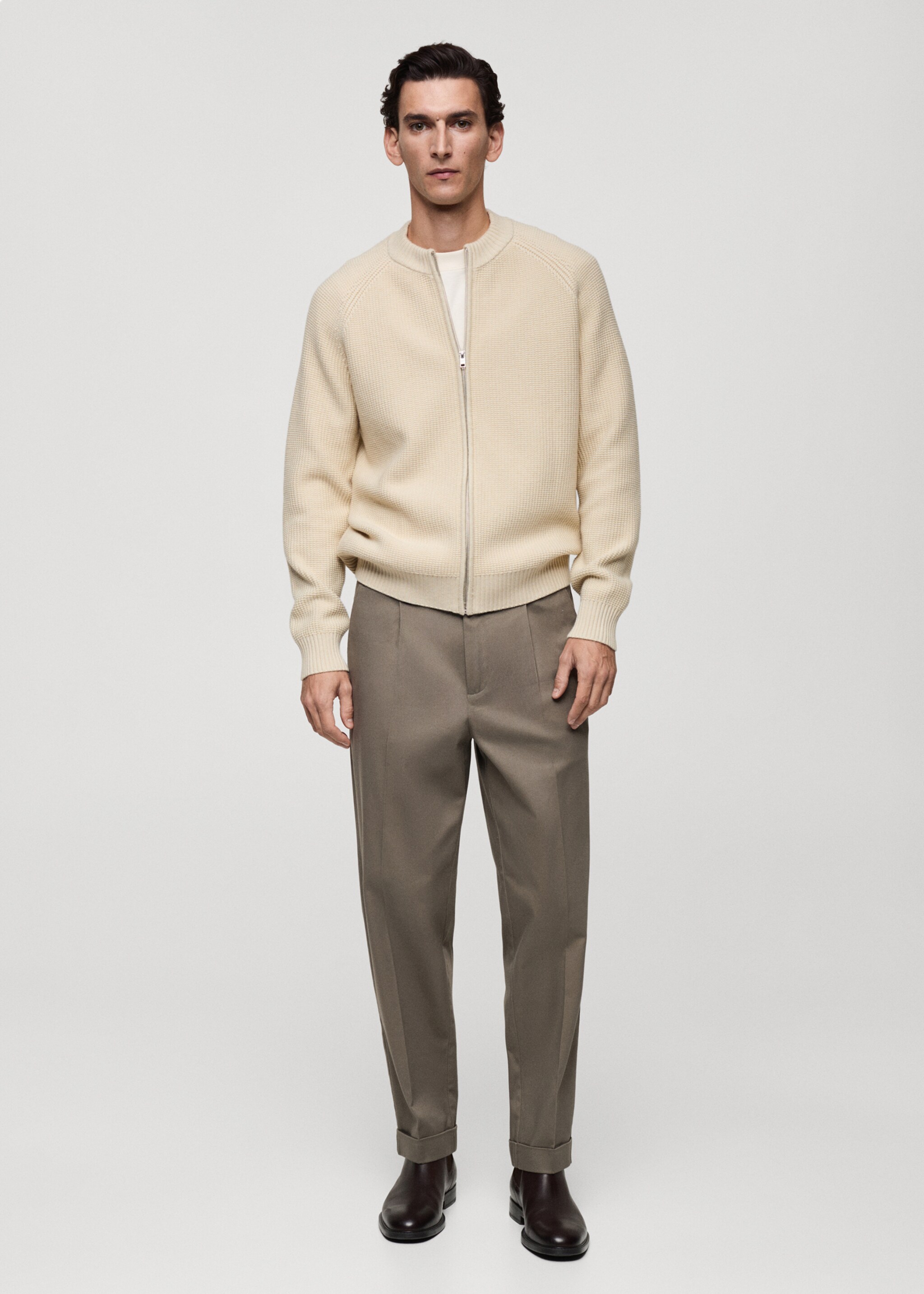 Structured knitted cardigan with zip - General plane, Sand. Ref: 87030601-00.