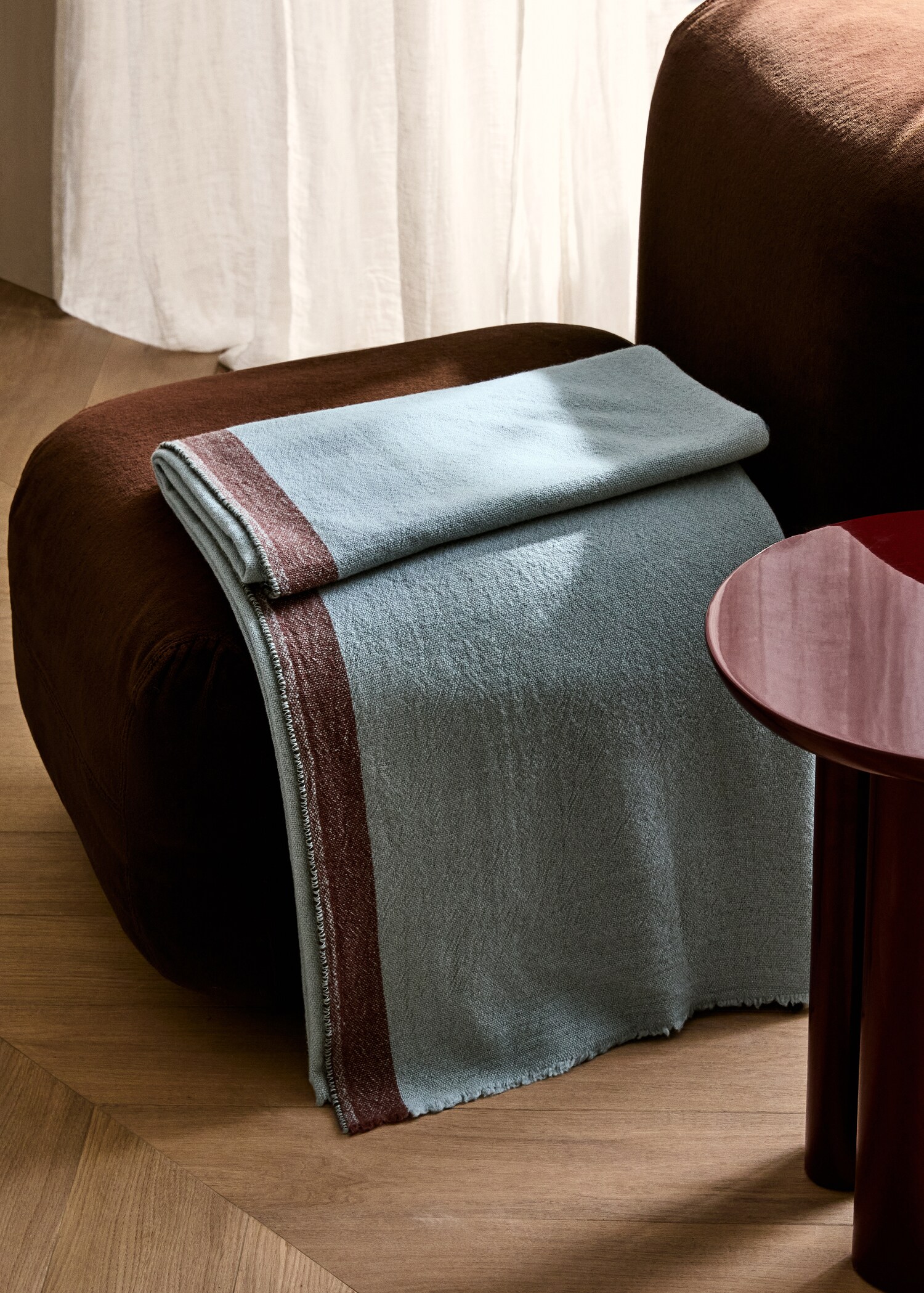 Kontrastrandig filt i 100% ull - Allmän bild