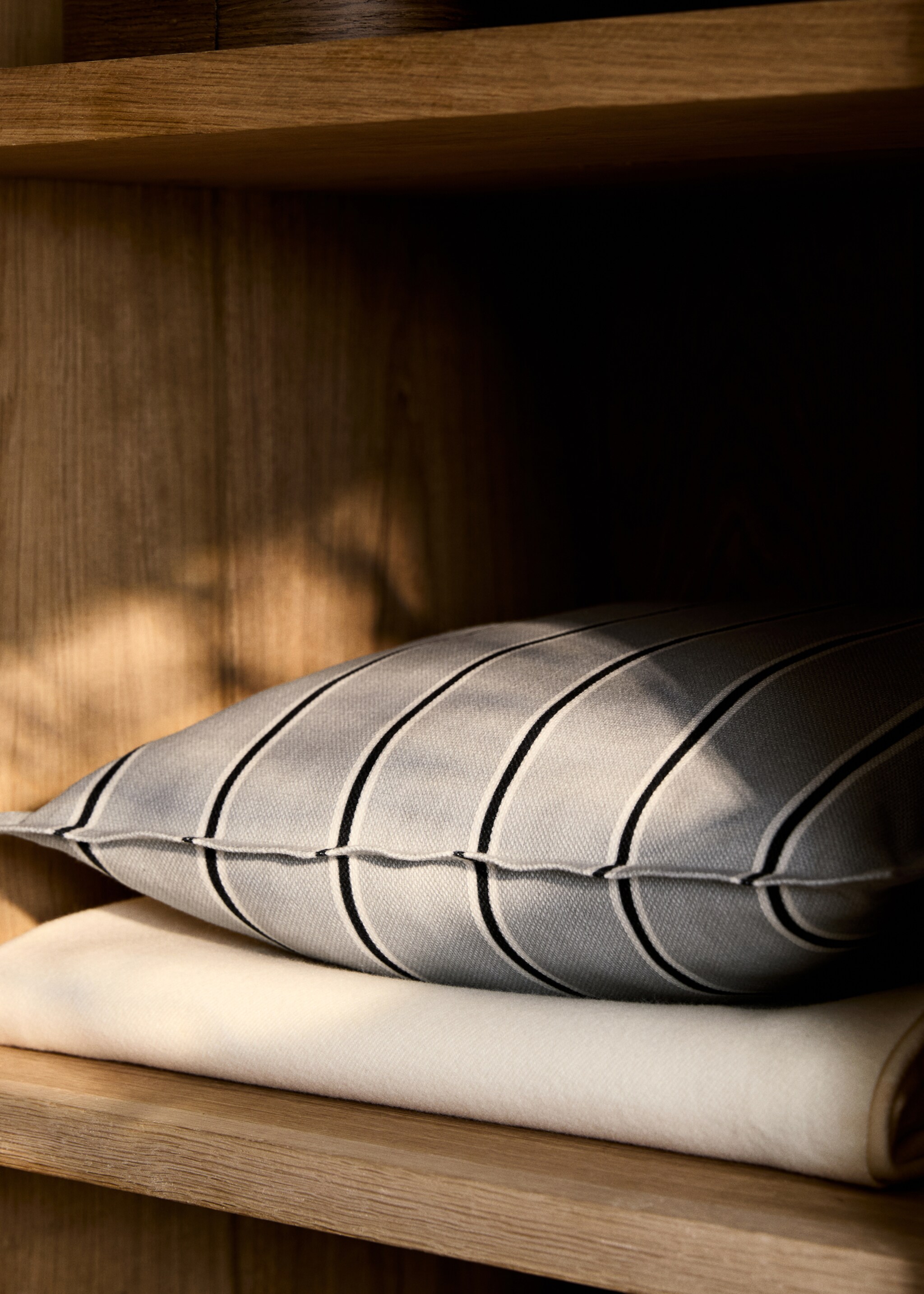 Fine-striped cushion cover with backstitch 45x45 cm - General plane, Light/Pastel Grey. Ref: 87032912-00.