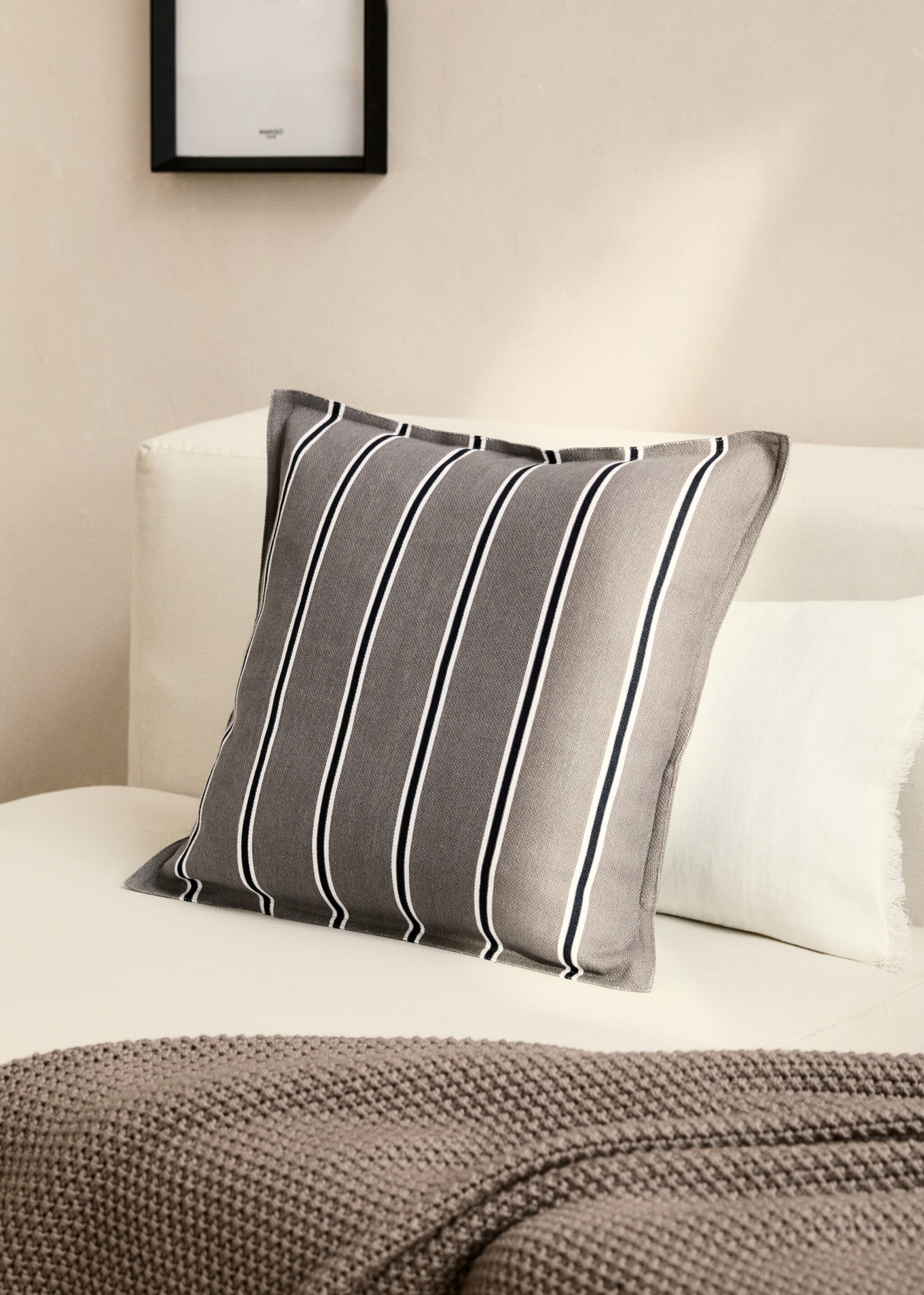 Housse de coussin surpiqûre rayures fines 45x45 cm - Plan général, Marron clair/pastel. Ref: 87032912-00.