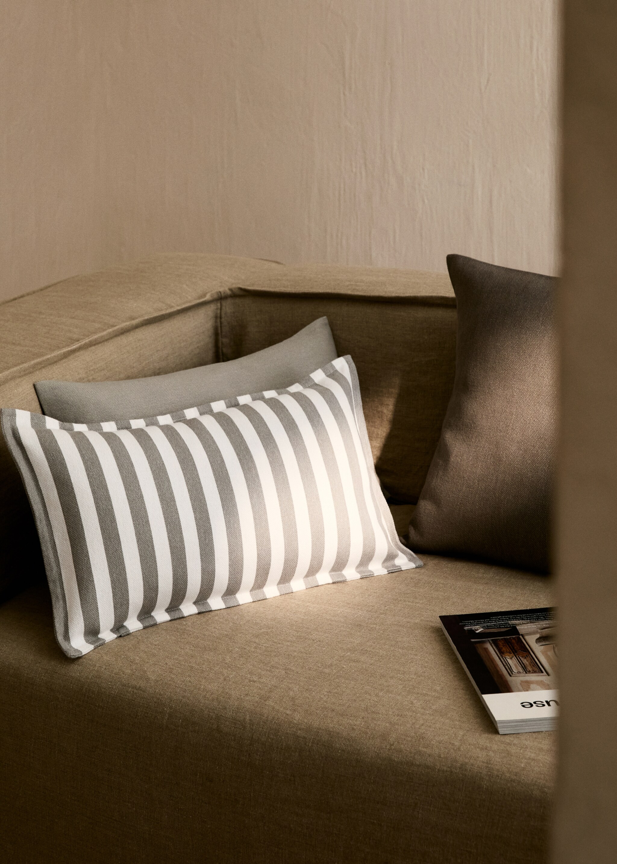 Stripe-print cushion cover 30x50 cm - General plane, Light/Pastel Grey. Ref: 87032913-00.