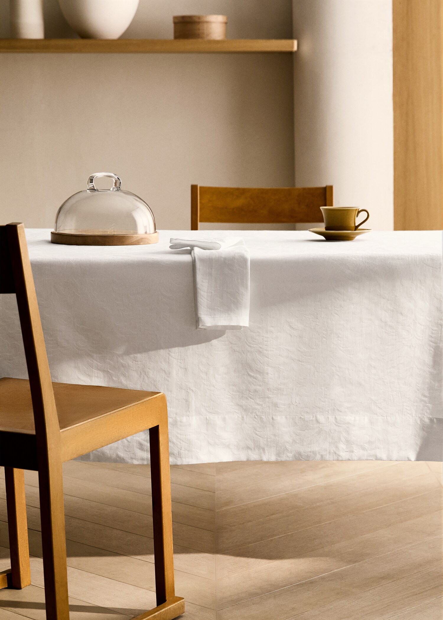 Floral jacquard cotton tablecloth for 6 to 8 guests - General plane