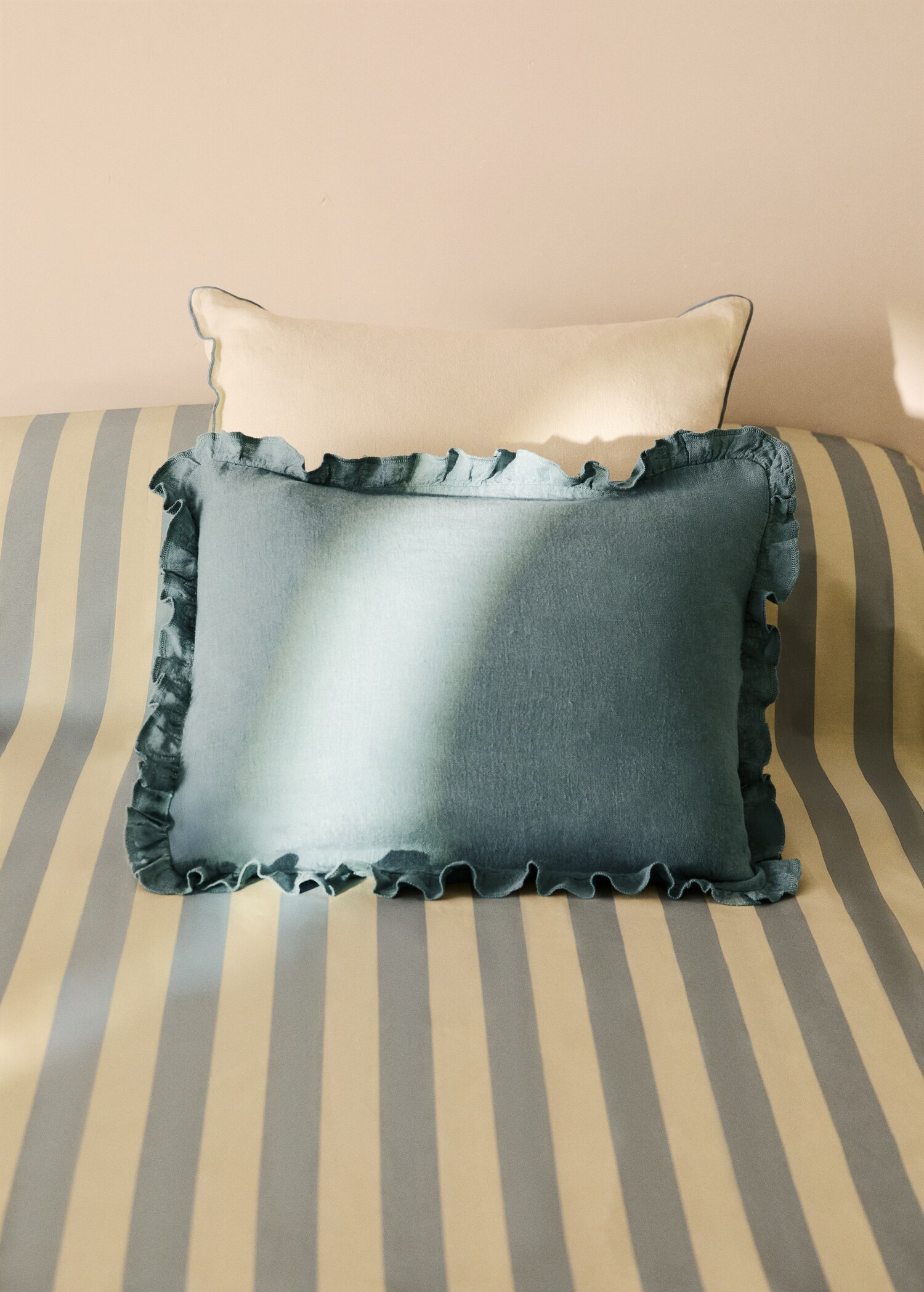 Housse de coussin pour enfant détail volant 30x40 cm - Plan général