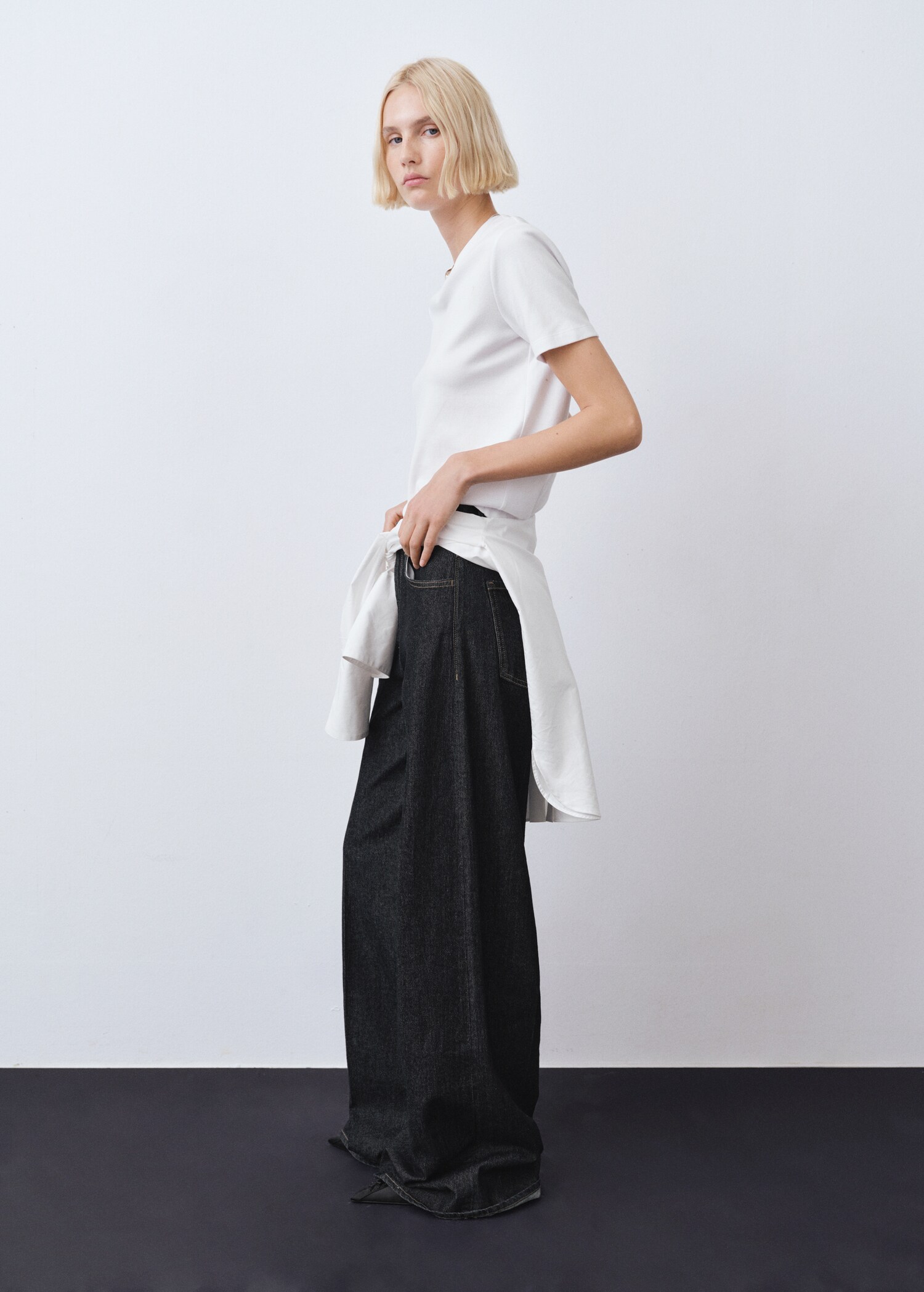 V-neck cotton T-shirt - General plane