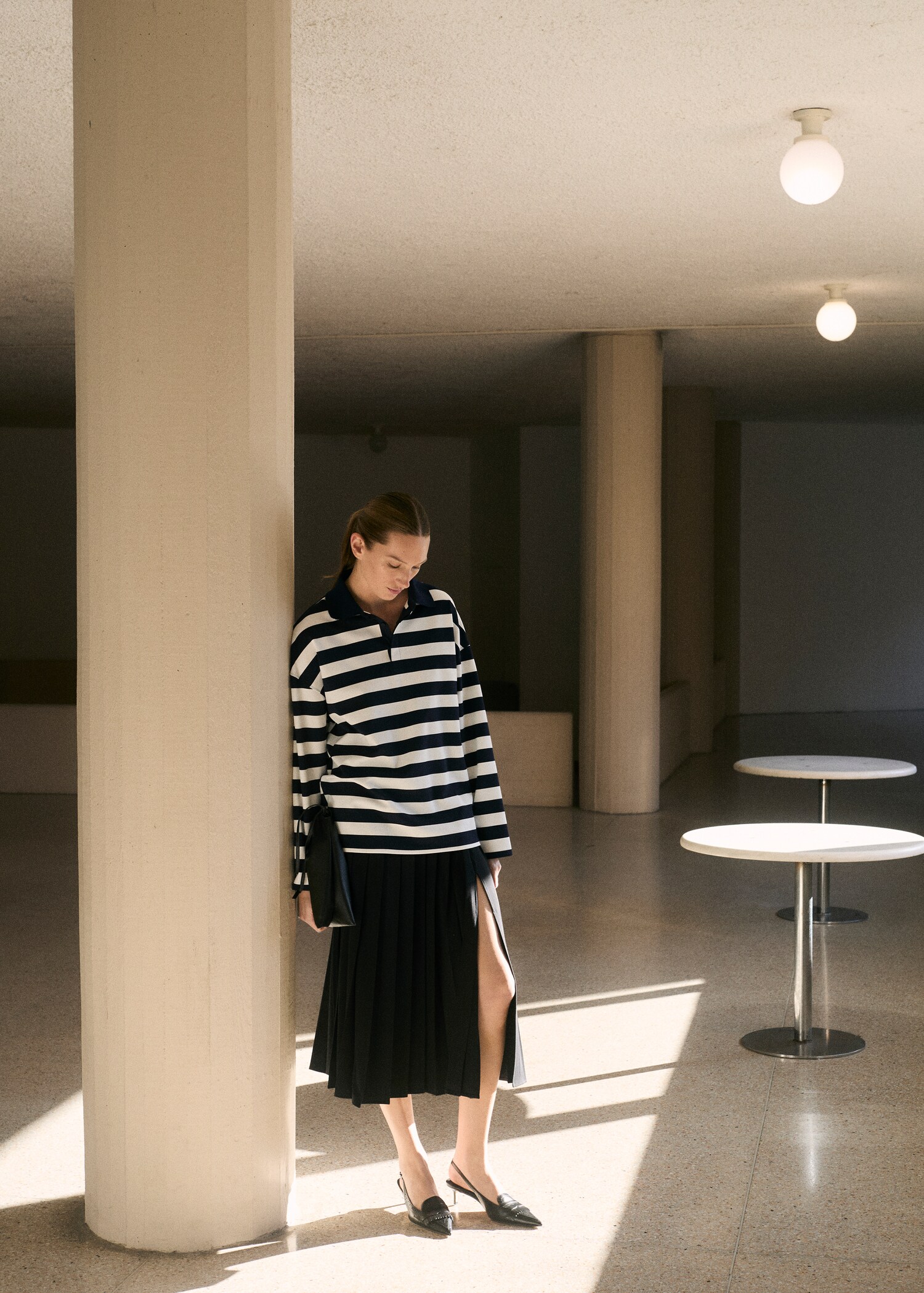 Gestreiftes Sweatshirt mit Poloshirt-Kragen - Allgemeine Ansicht