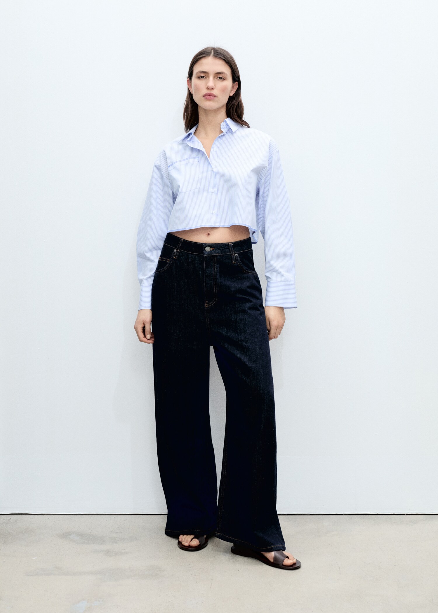 Kort skjorta med ränder och sömdetaljer - Allmän bild