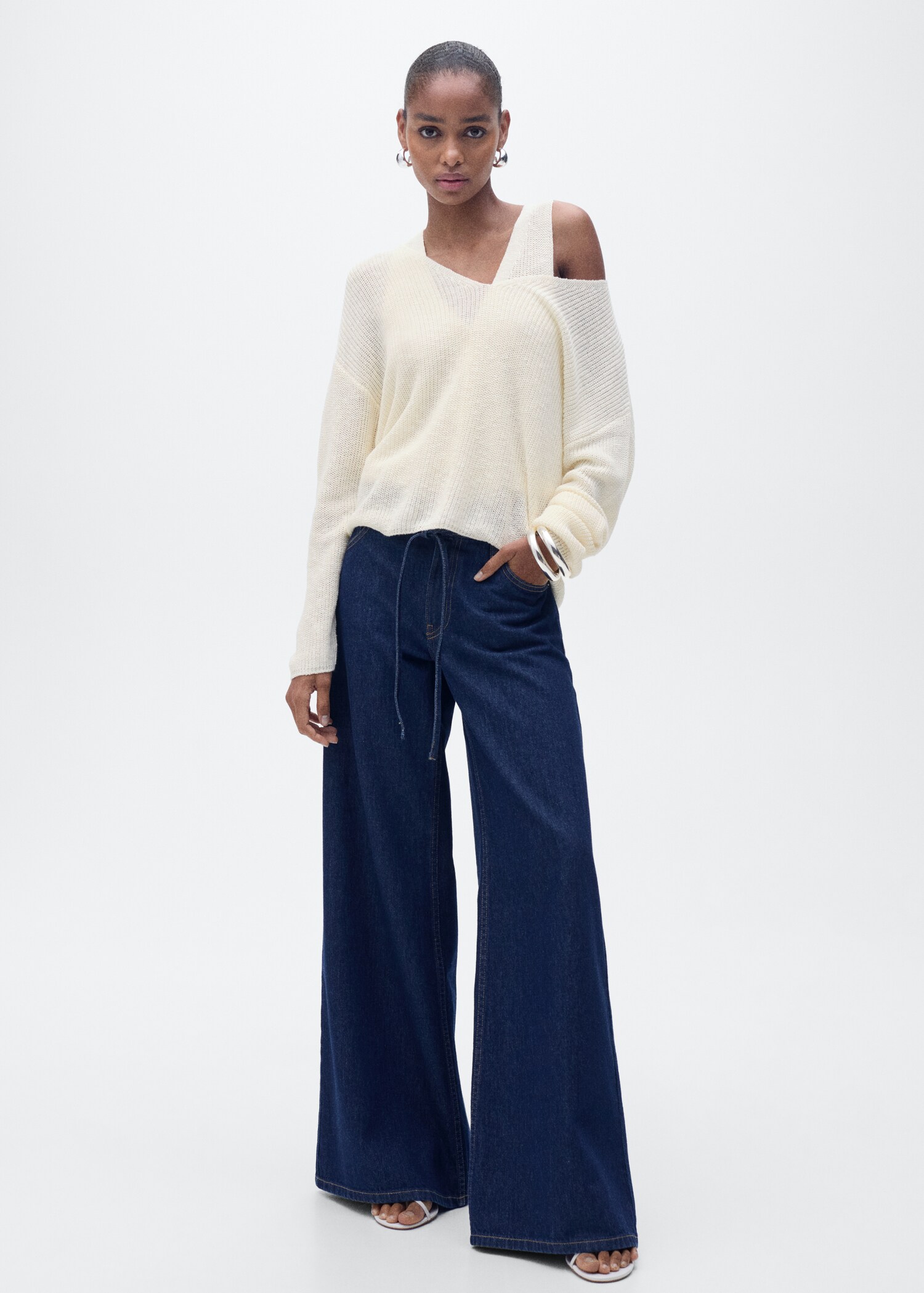 V-neck knit sweater - General plane