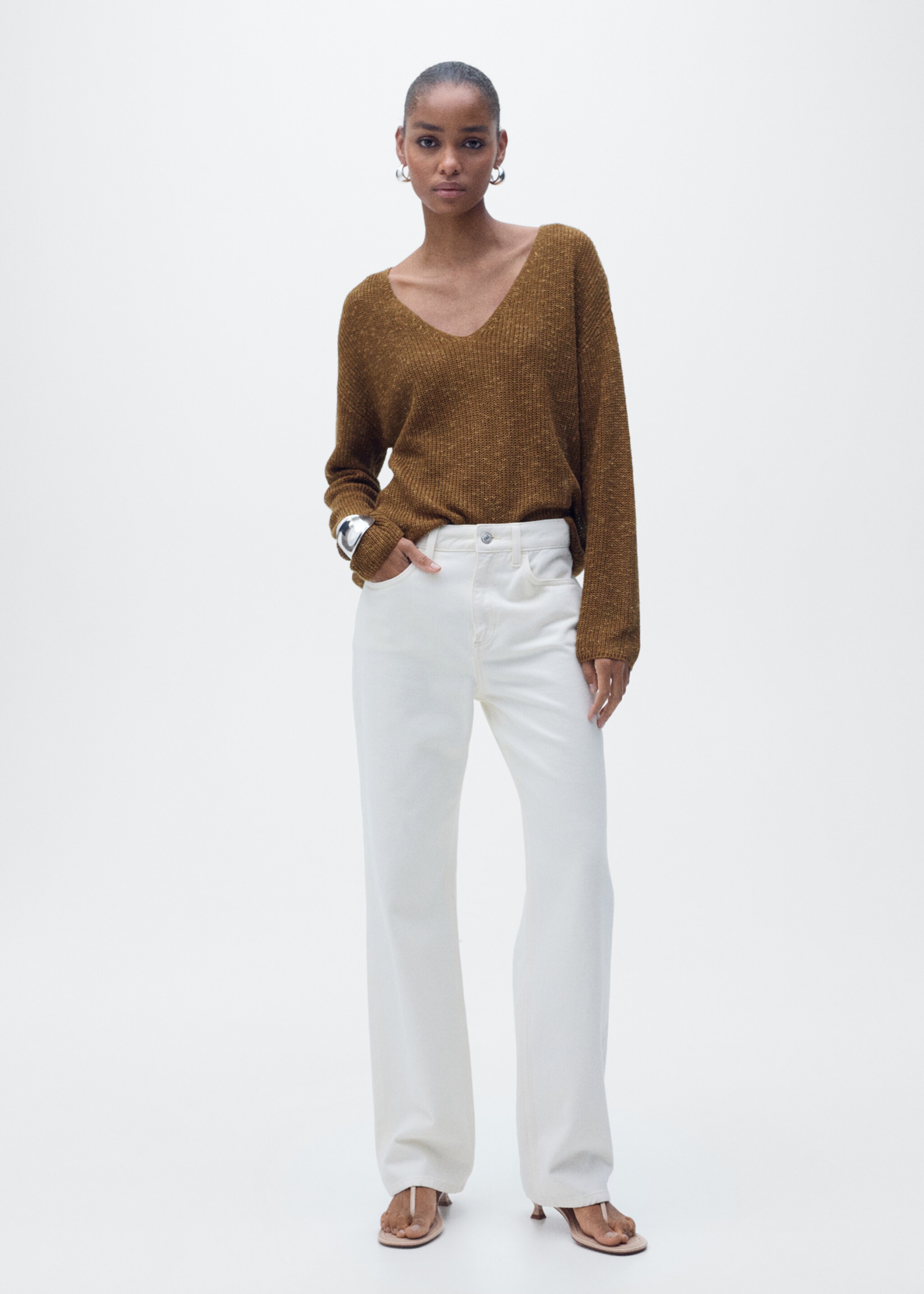 Úpletový svetr s výstřihem do V - Celkový náhled, Tabákově hnědá. Ref: 87037165-00.