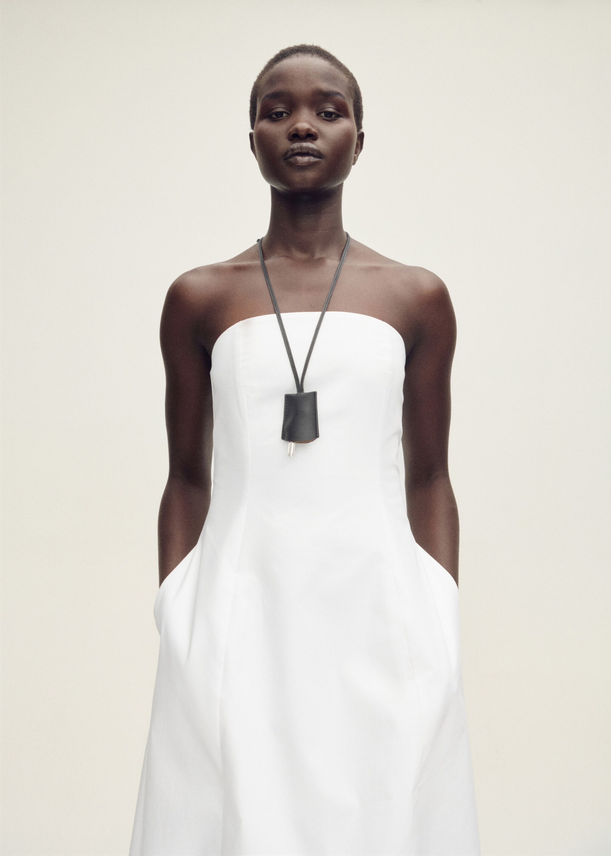 Collier porte-clés pendentif en cuir - Plan général, Noir. Ref: 87037715-00.