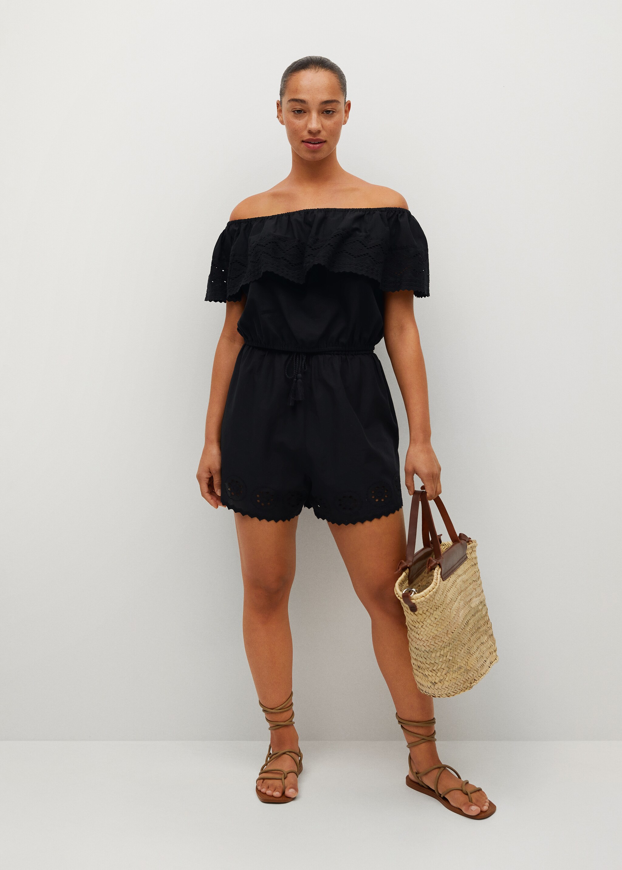 Blusa escote barco bordada - Plano general