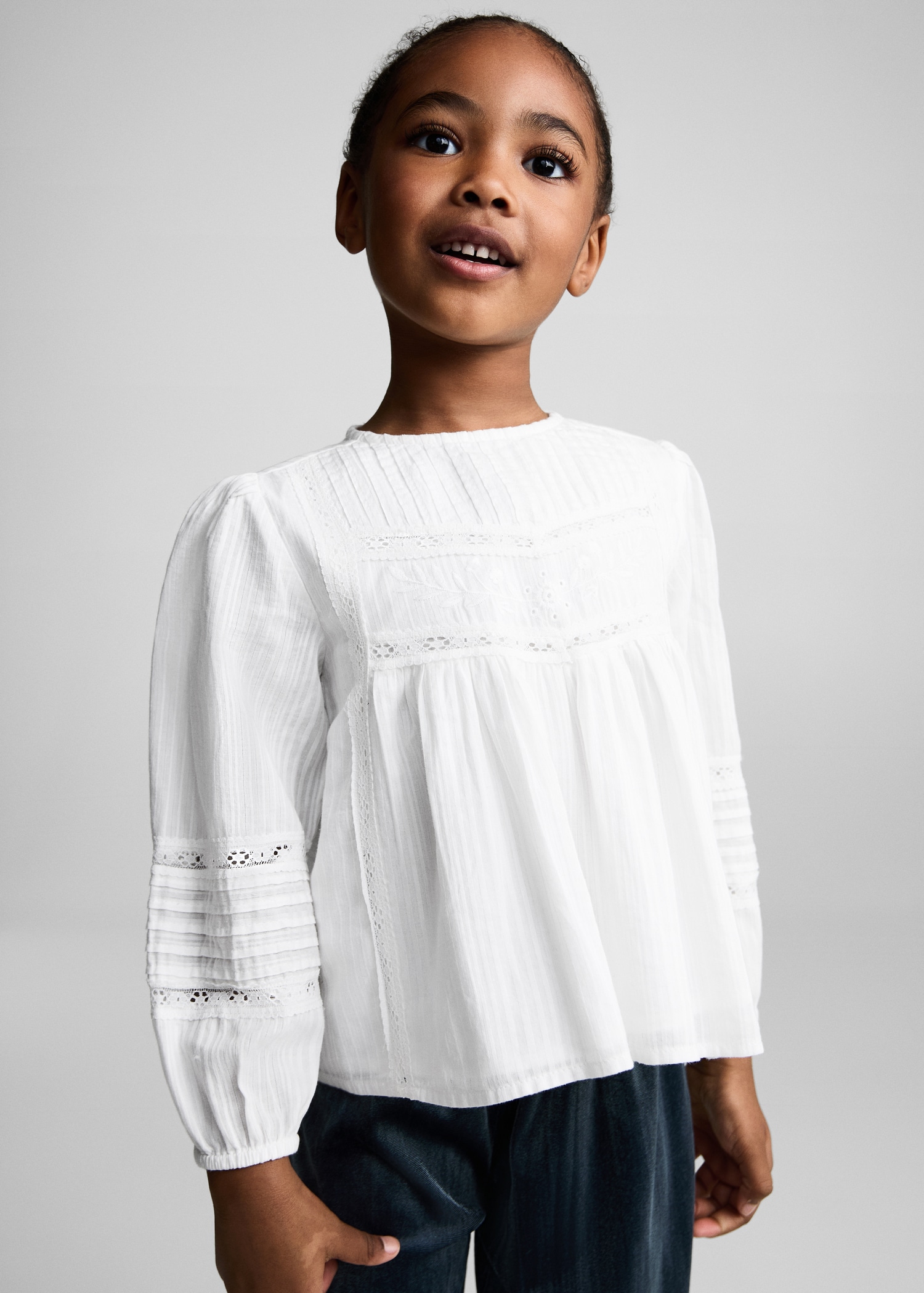 Embroidered cotton blouse - General plane