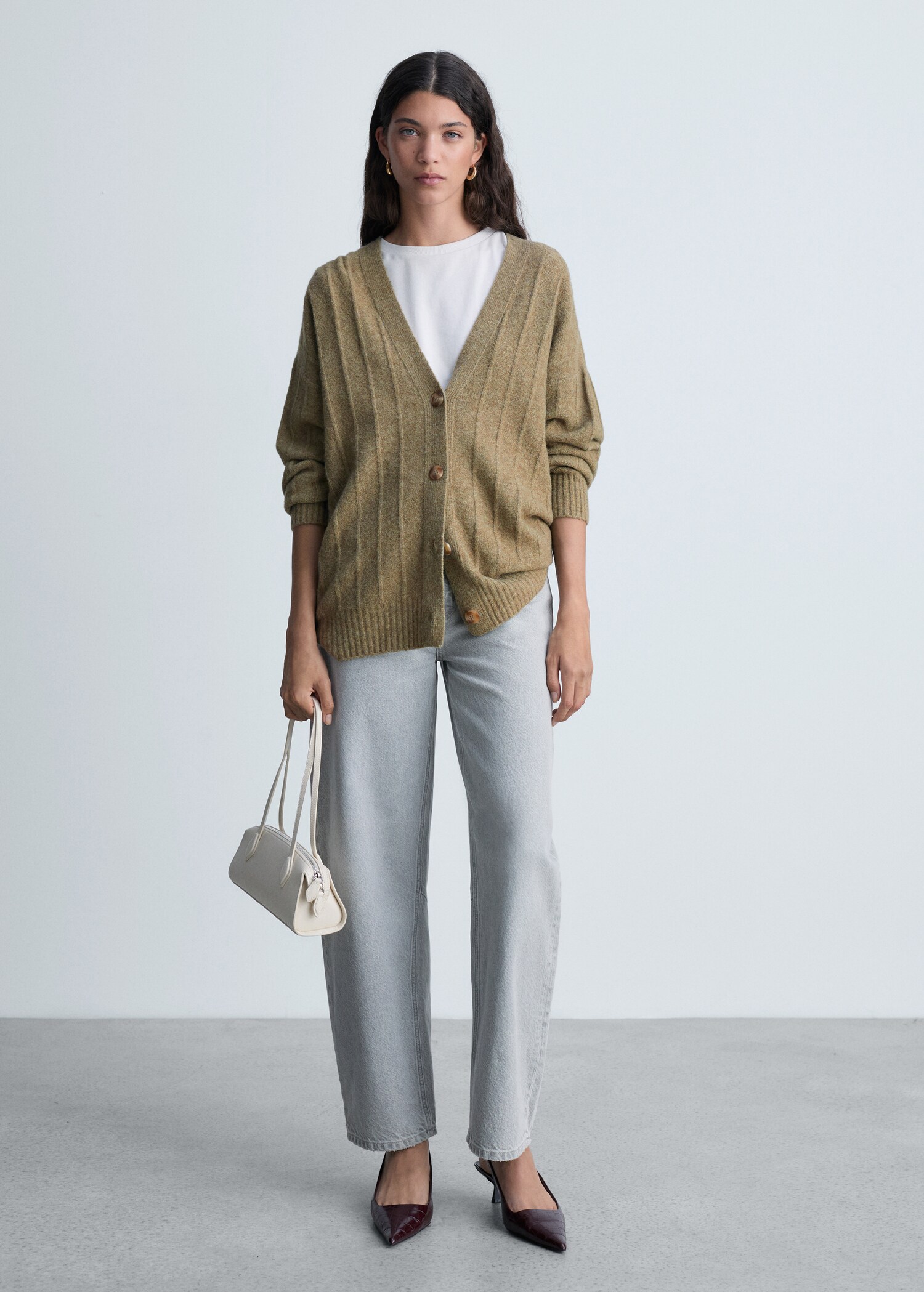 Buttoned long cardigan - General plane