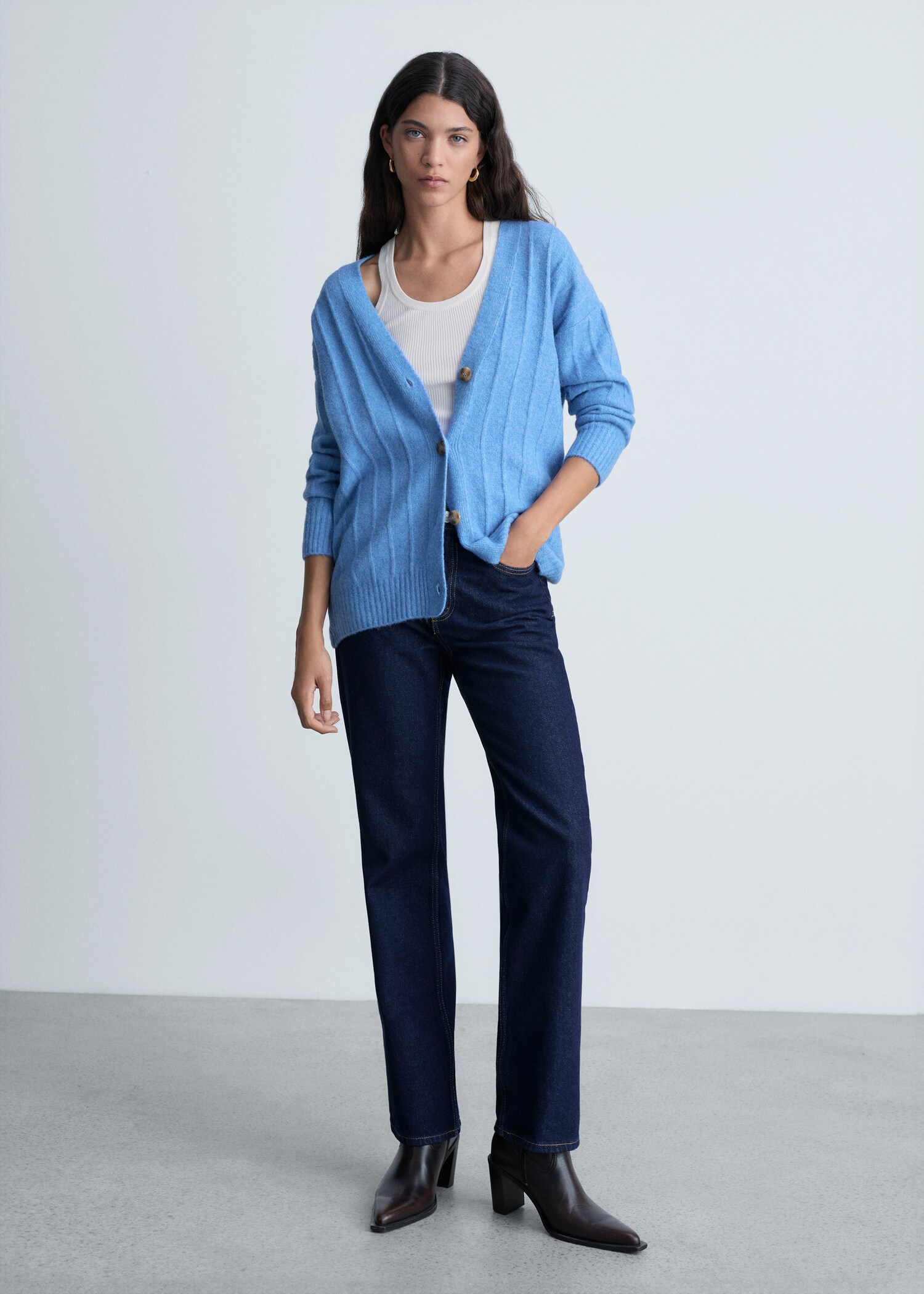 Buttoned long cardigan - General plane