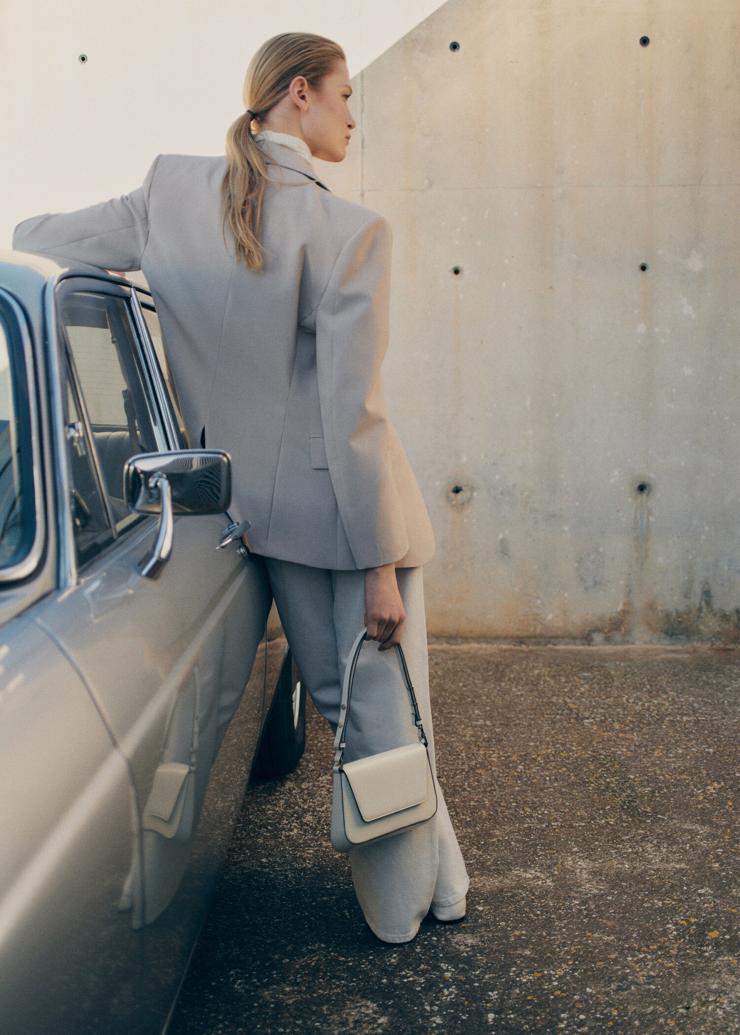 Shoulder bag with strap - General plane