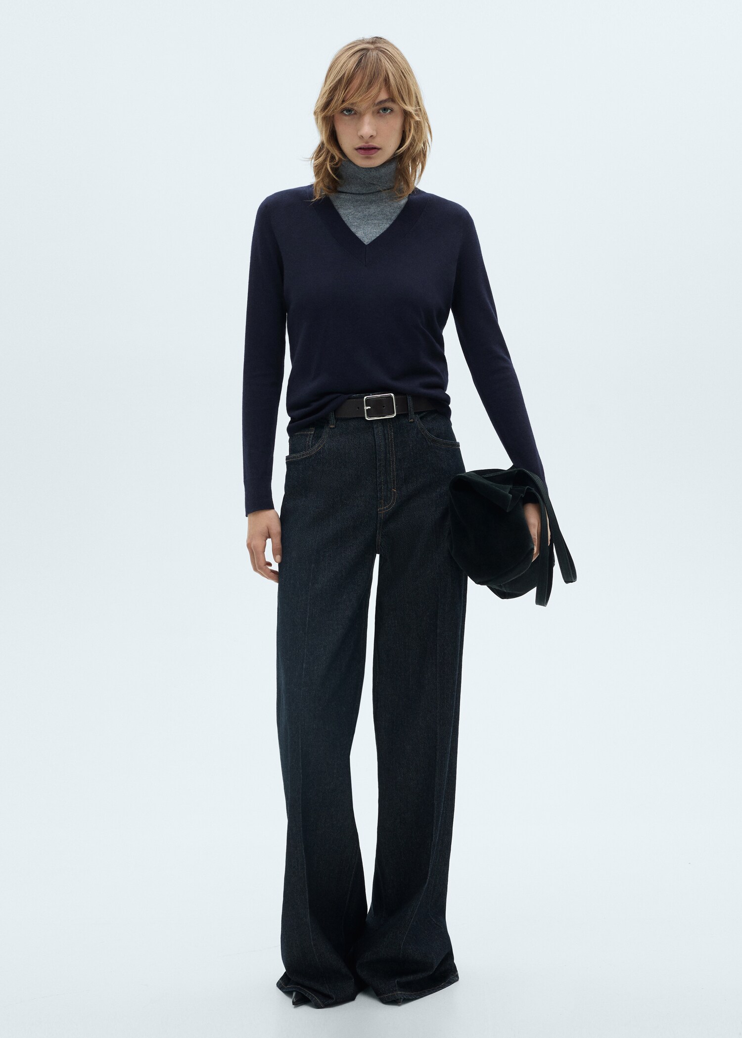 V-neck knit sweater - General plane