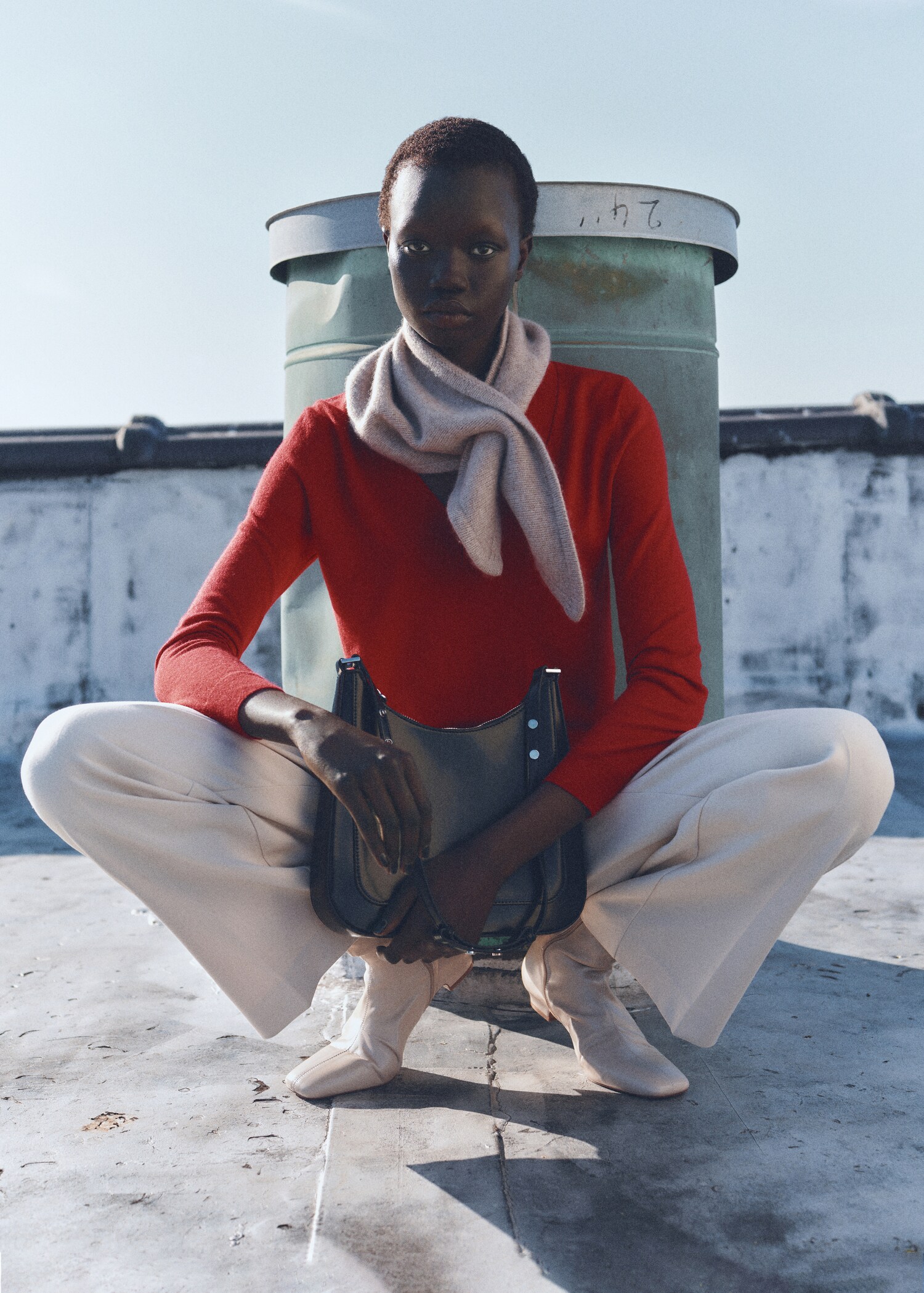 V-neck knit sweater - General plane