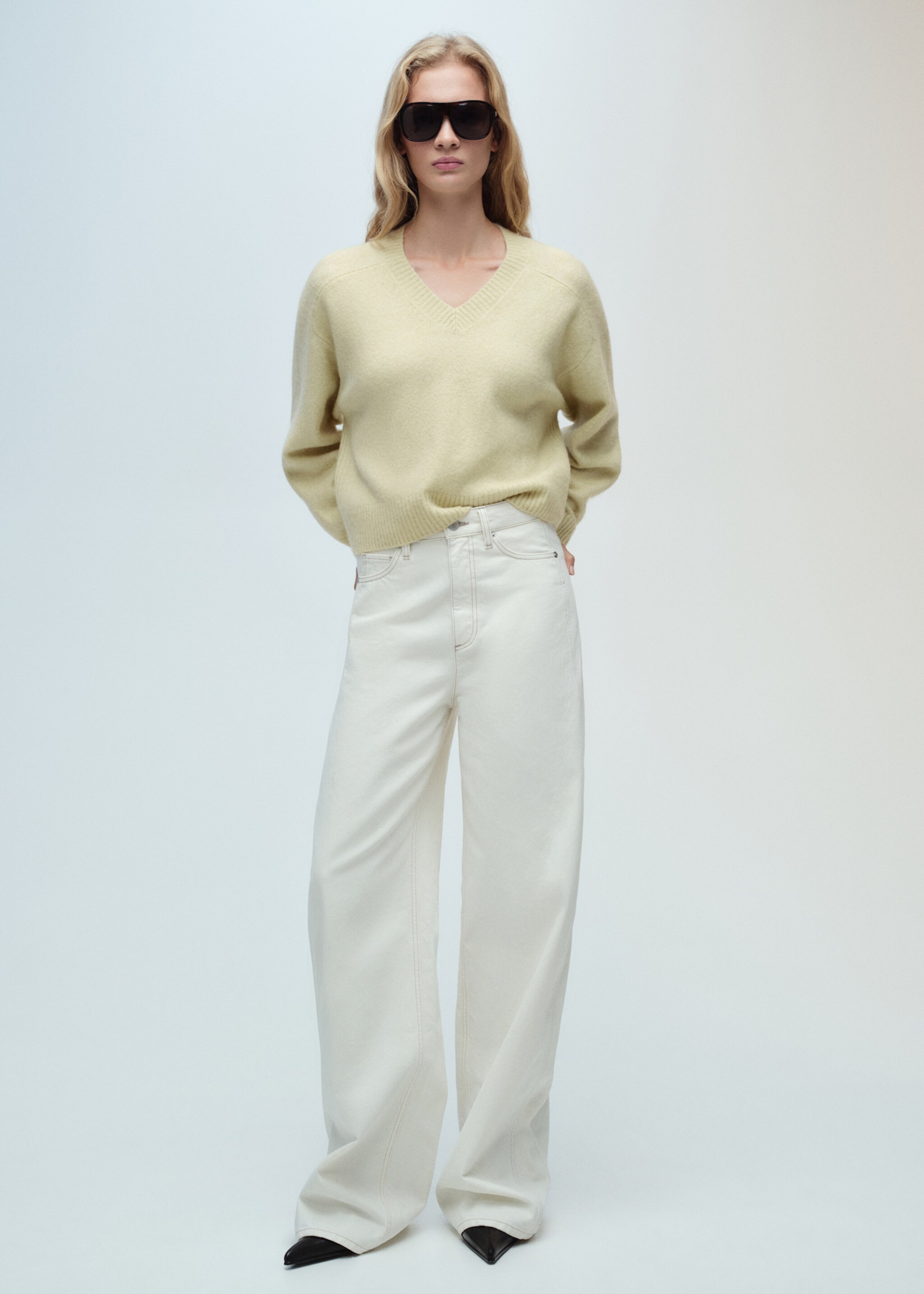 V-neck knit sweater - General plane, Pastel Green. Ref: 87040437-00.