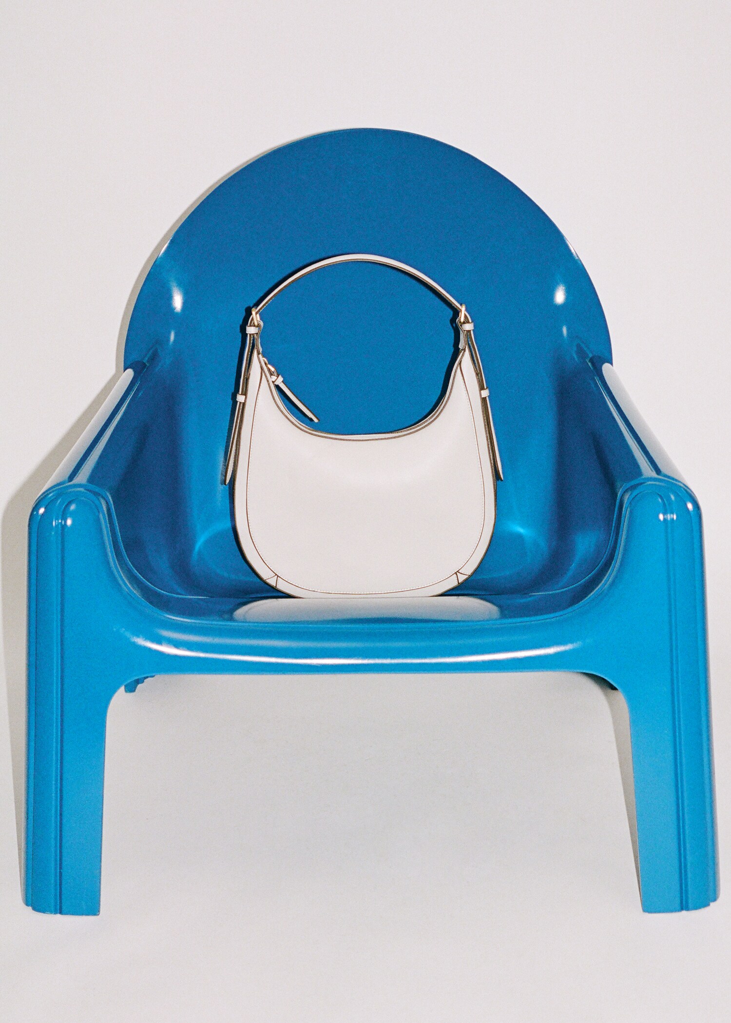 Oval shoulder bag - General plane