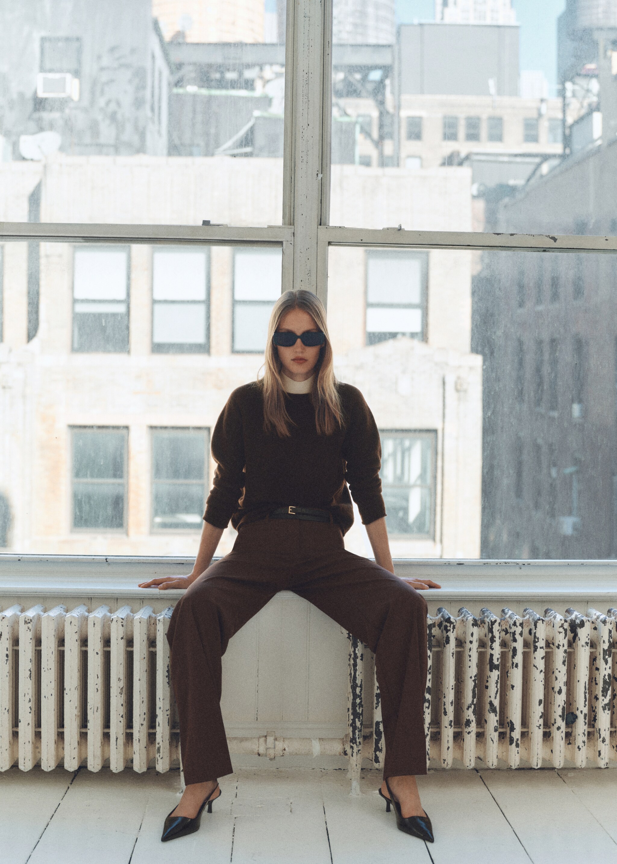 Round-neck knitted sweater - General plane, Brown. Ref: 87040456-00.