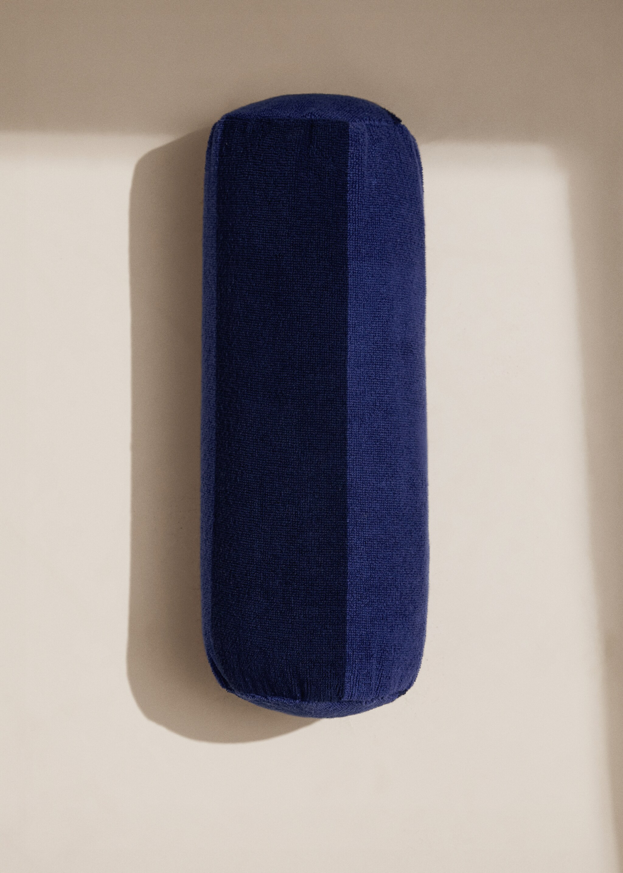 Μαξιλάρι bolster με πετσετέ υφή - Γενικό πλάνο, Ναυτικό Μπλε . Ref: 87040459-00.