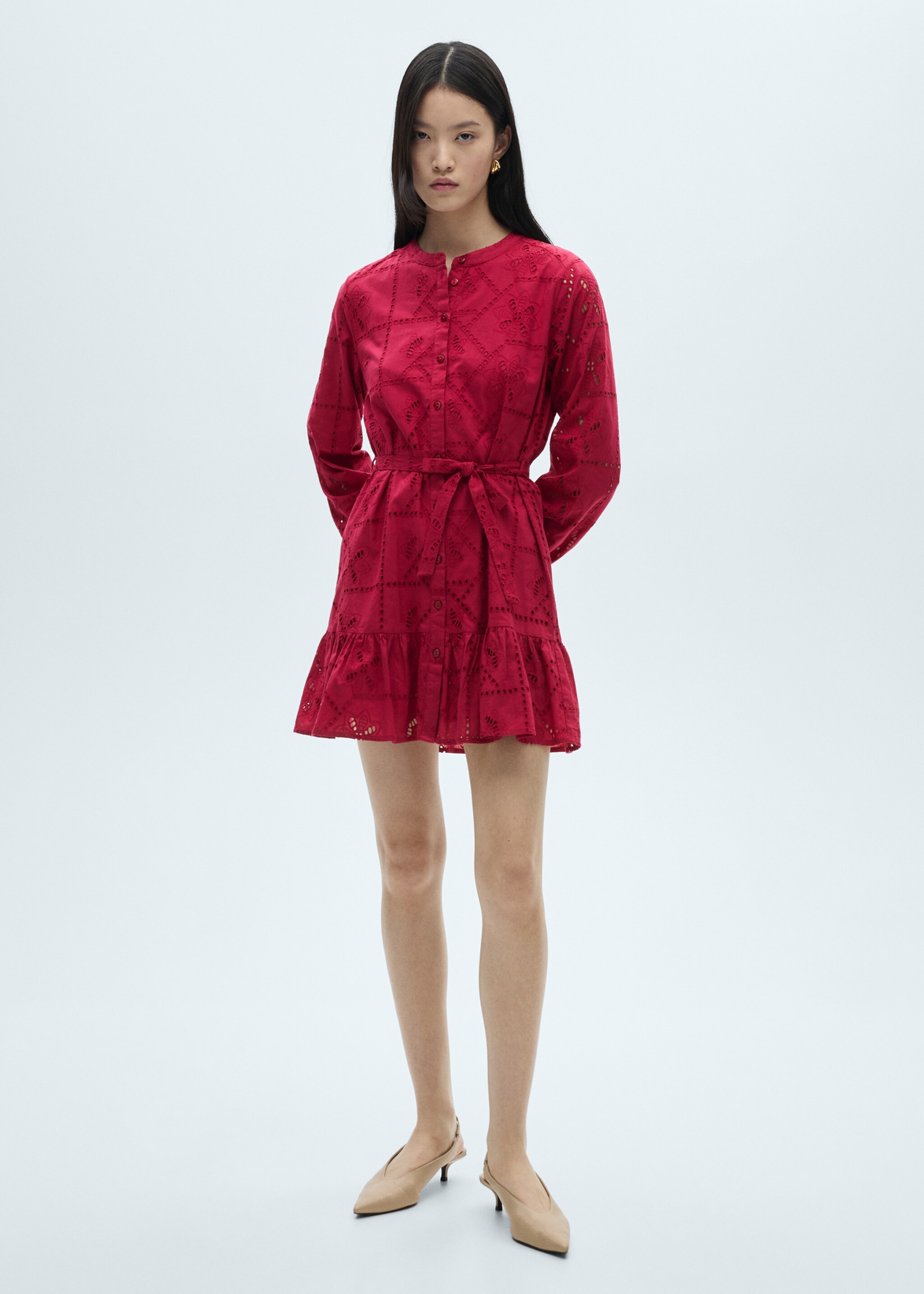 Klänning med volanger och genombrutet broderi - Allmän bild, Jordgubbe. Ref: 87042535-00.