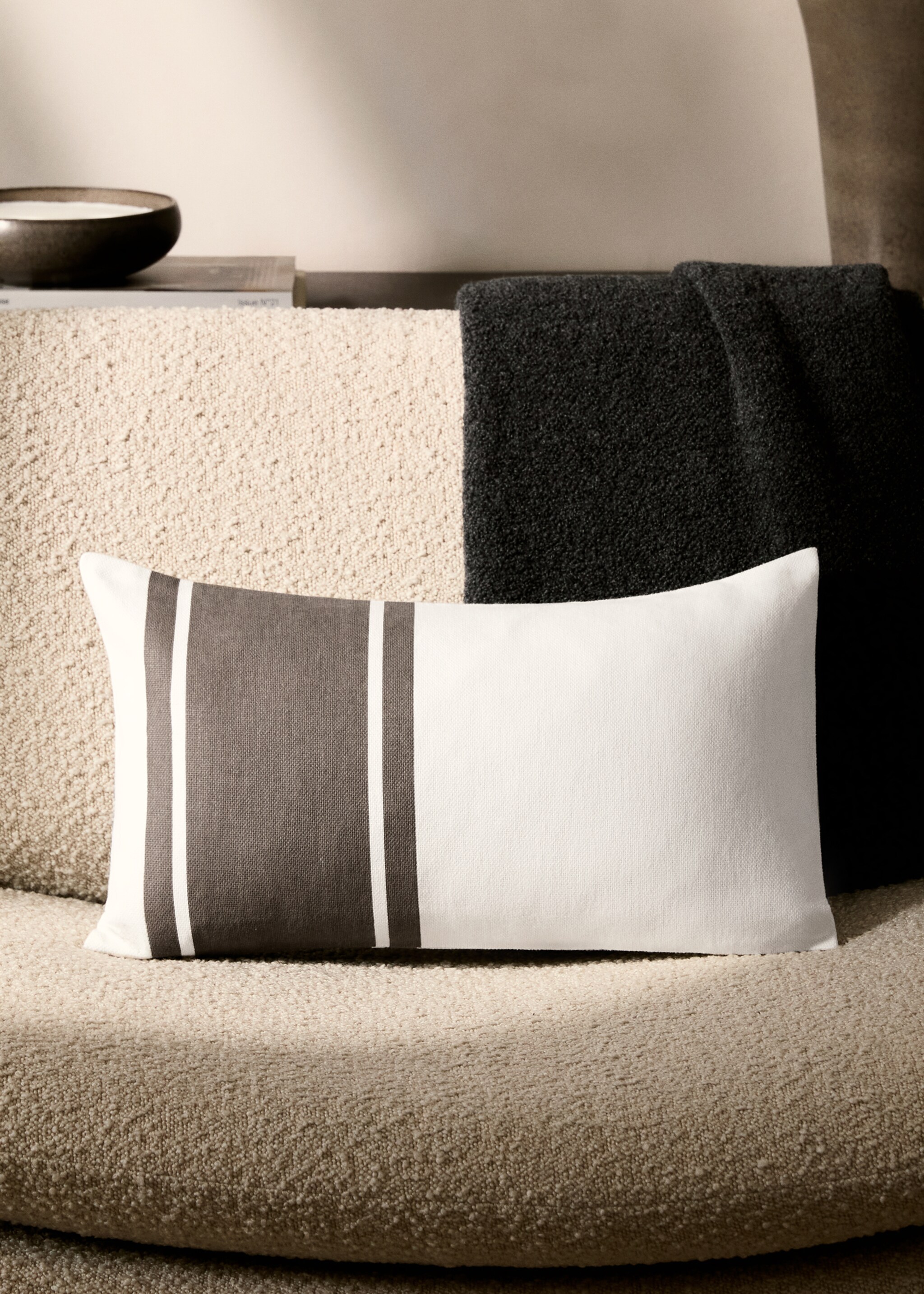 Cotton wide-striped cushion cover 30x50 cm - General plane, Light/Pastel Brown. Ref: 87042911-00.