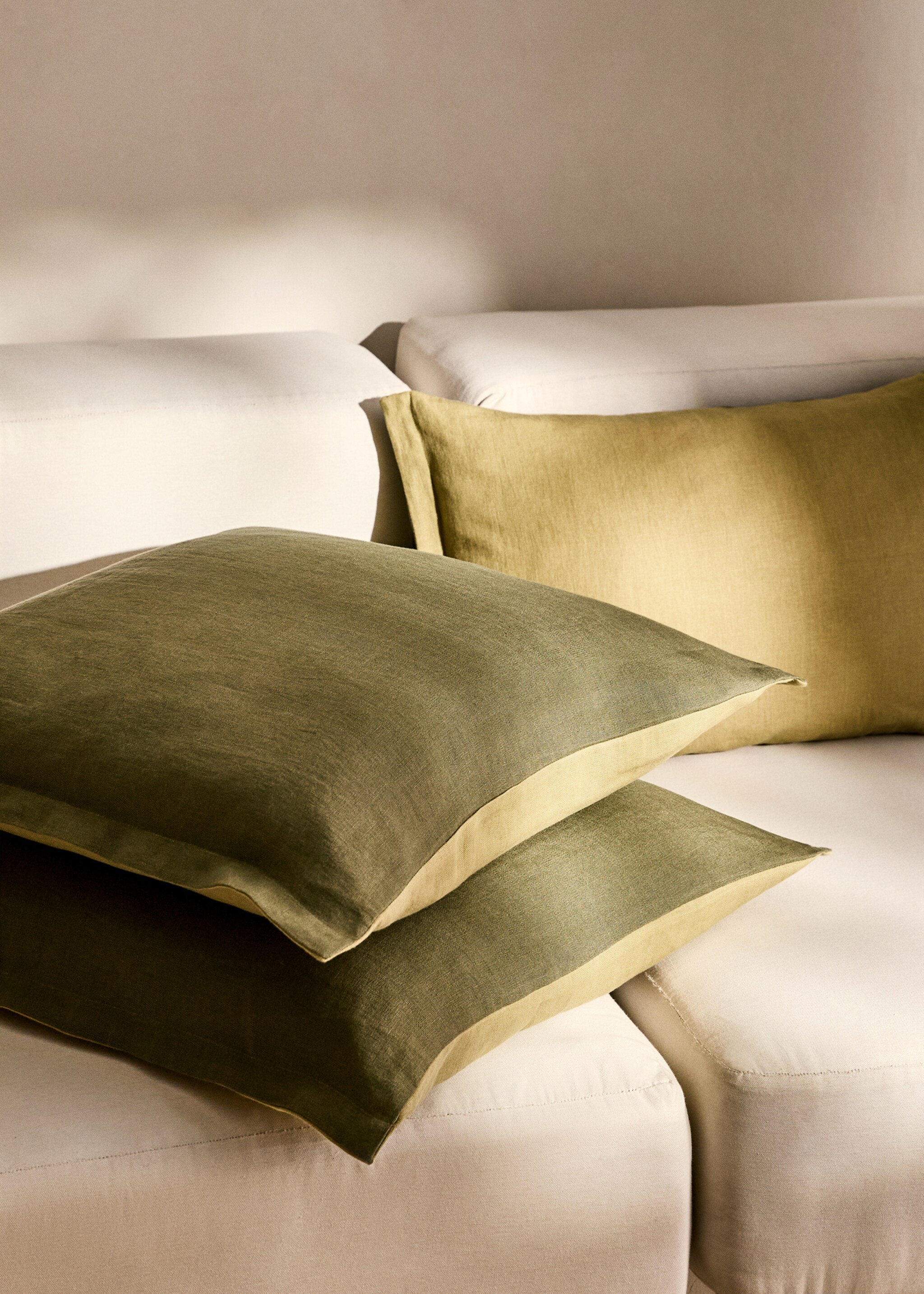 Bicolour linen cushion cover 60x60 cm - General plane, Lime. Ref: 87042919-00.