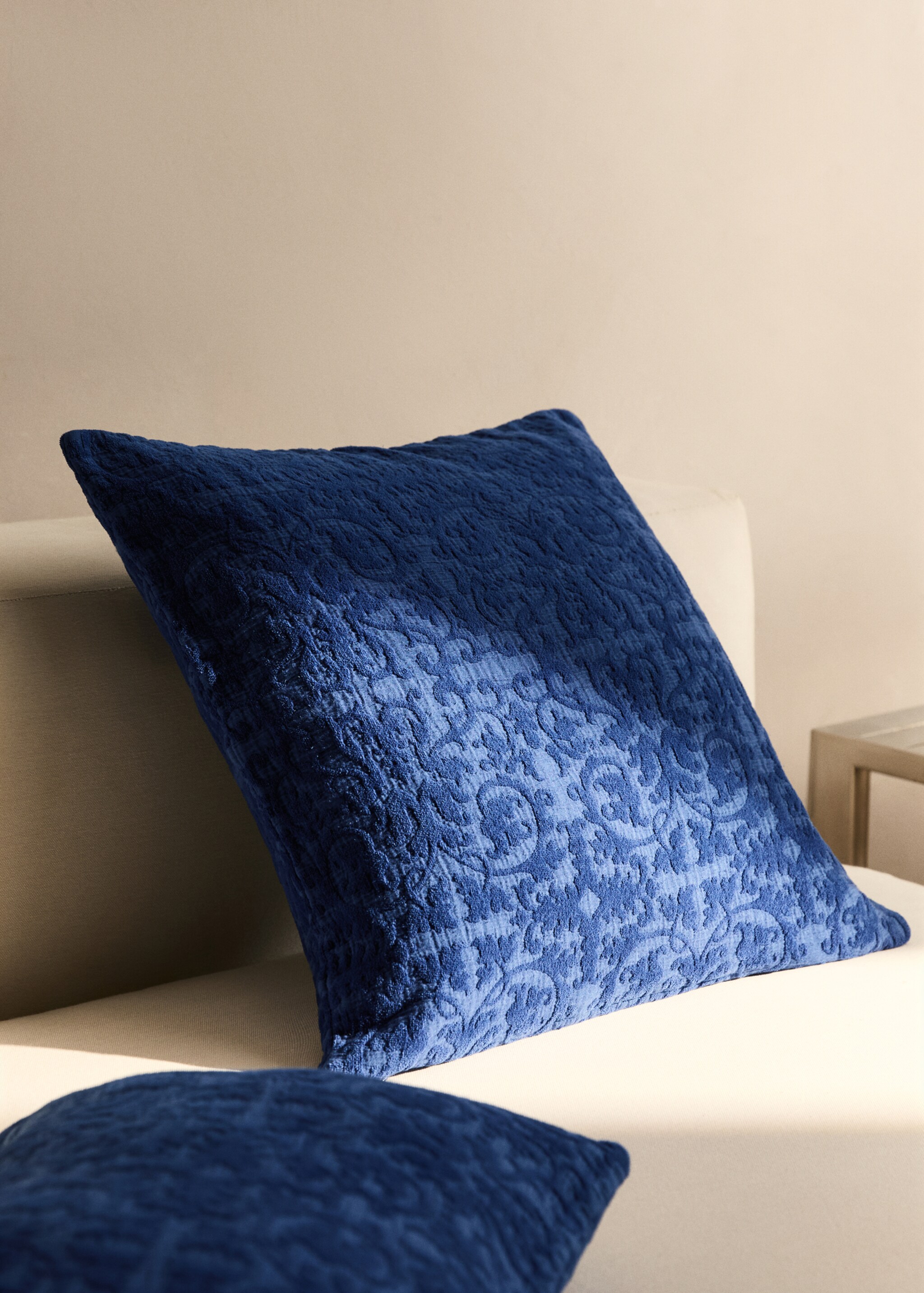 Housse de coussin jacquard fleuri 45x45 cm - Plan général, Bleu. Ref: 87042952-00.