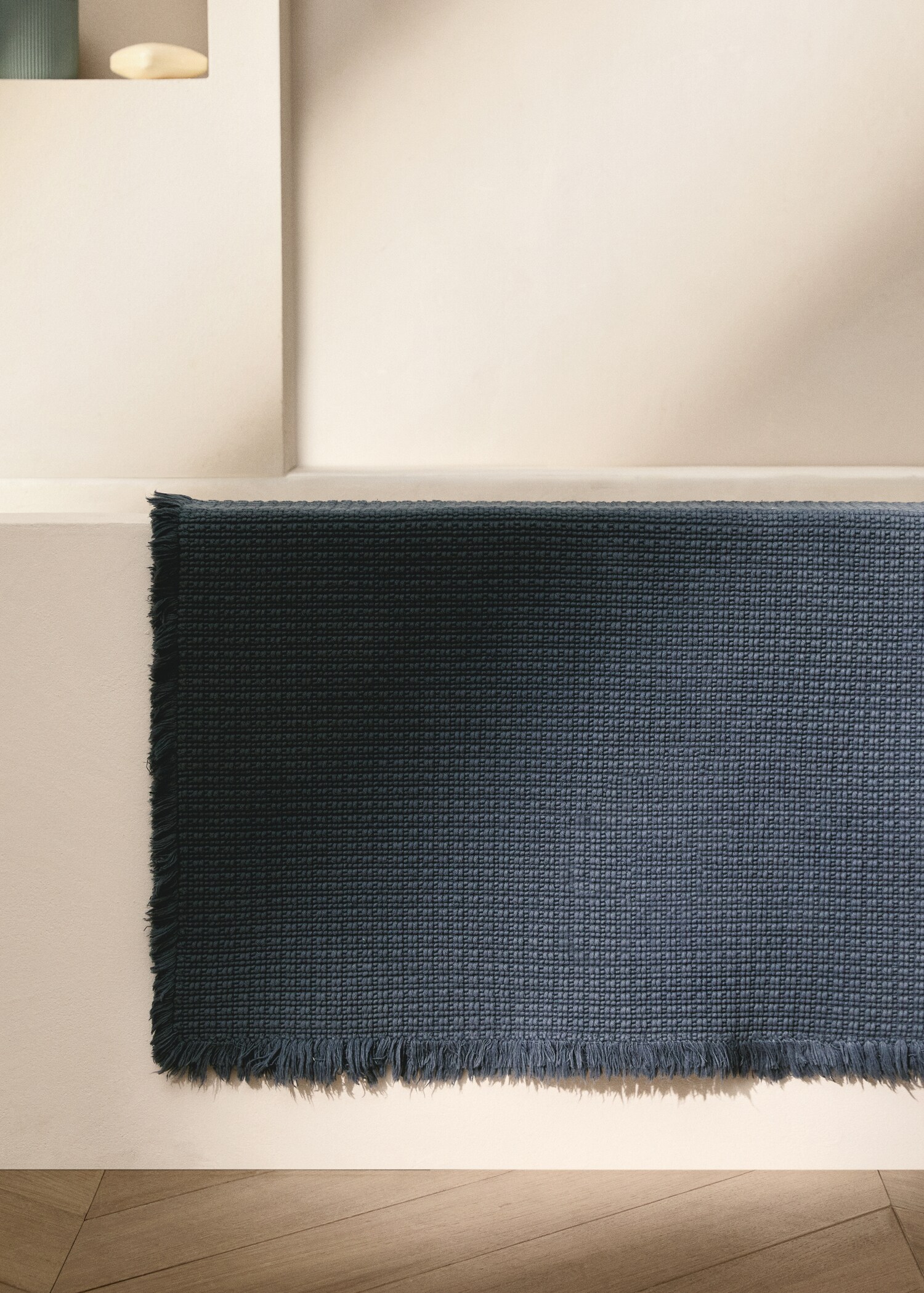 Badkarsmatta med geometriska fransar - Allmän bild