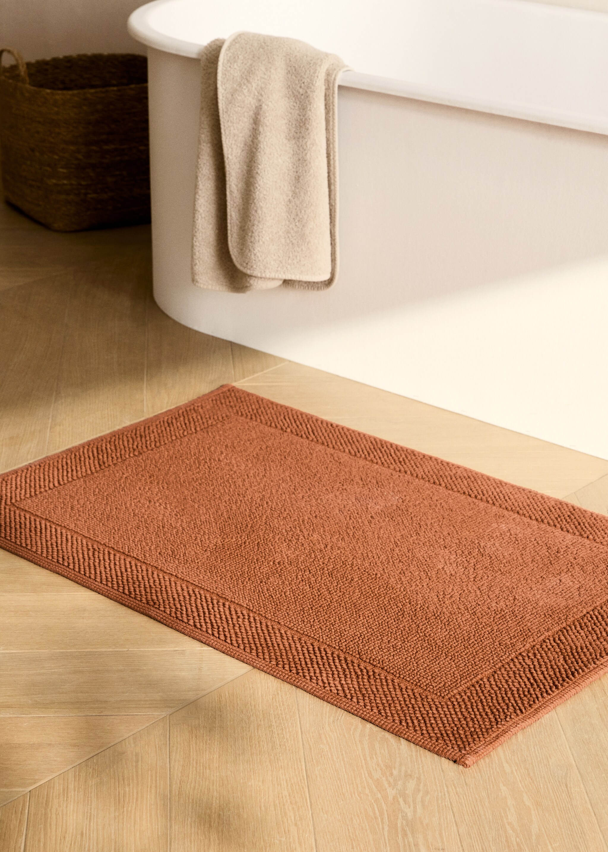 Bath mat with frame design - General plane, Burnt Orange. Ref: 87043300-00.