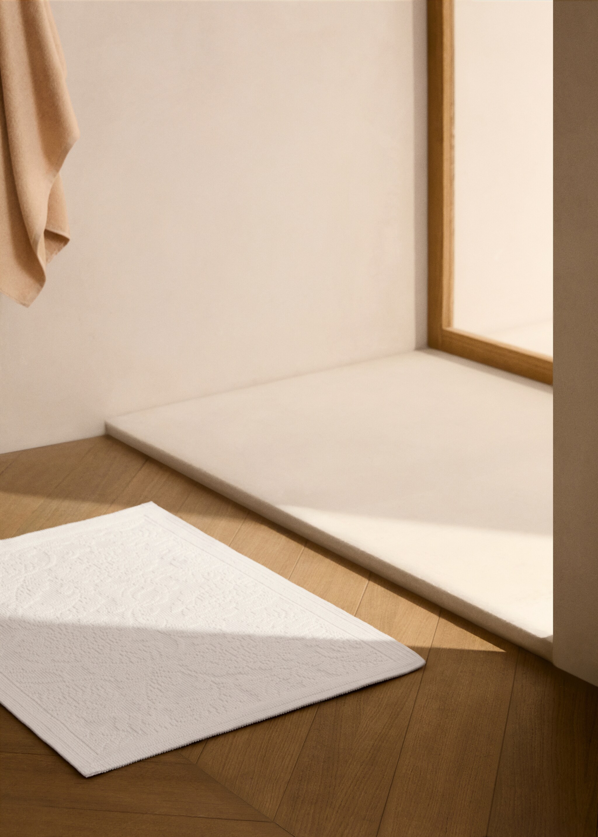 Floral jacquard bath mat - General plane, White. Ref: 87043301-00.