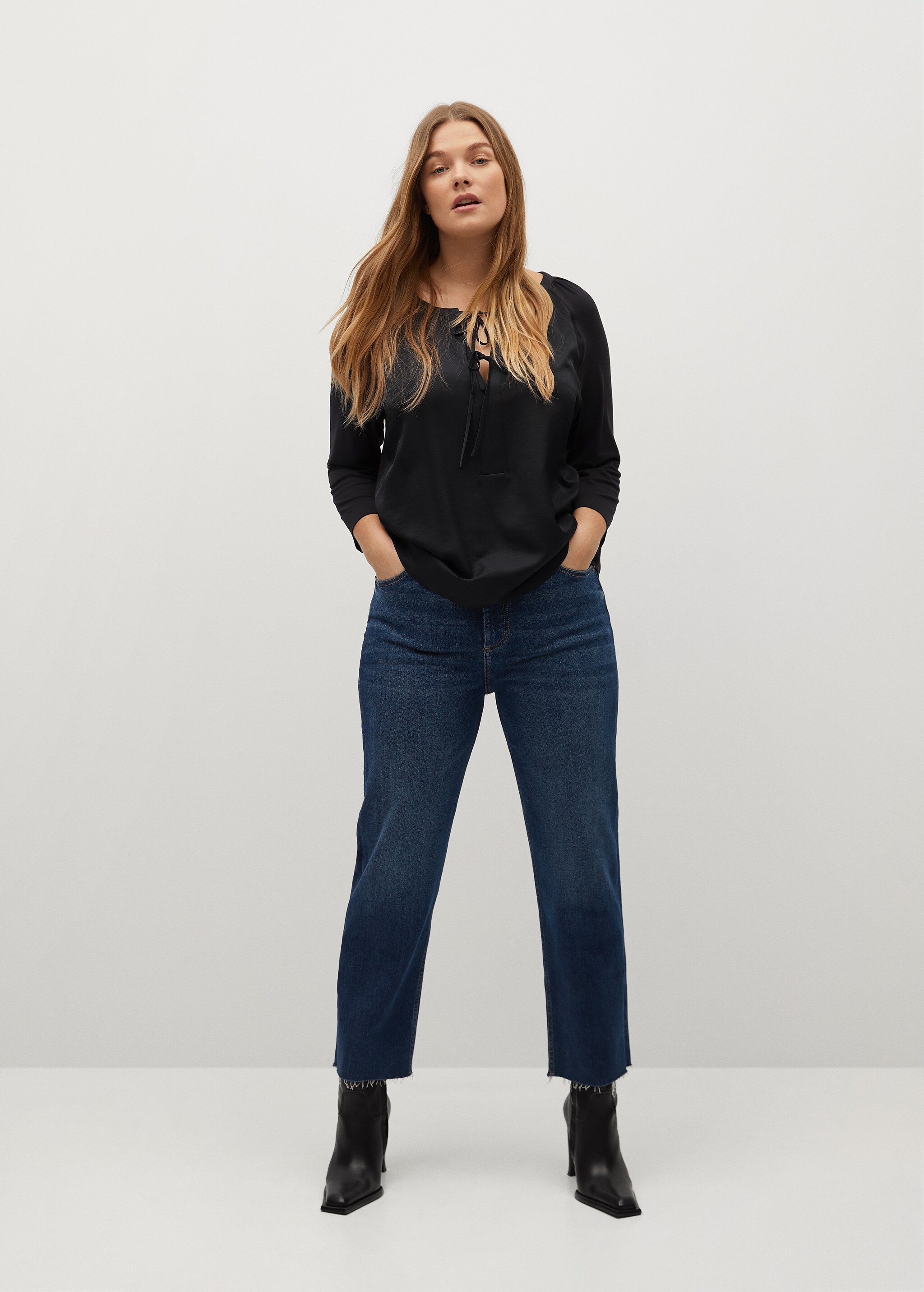 Long-sleeved t-shirt with bows - General plane