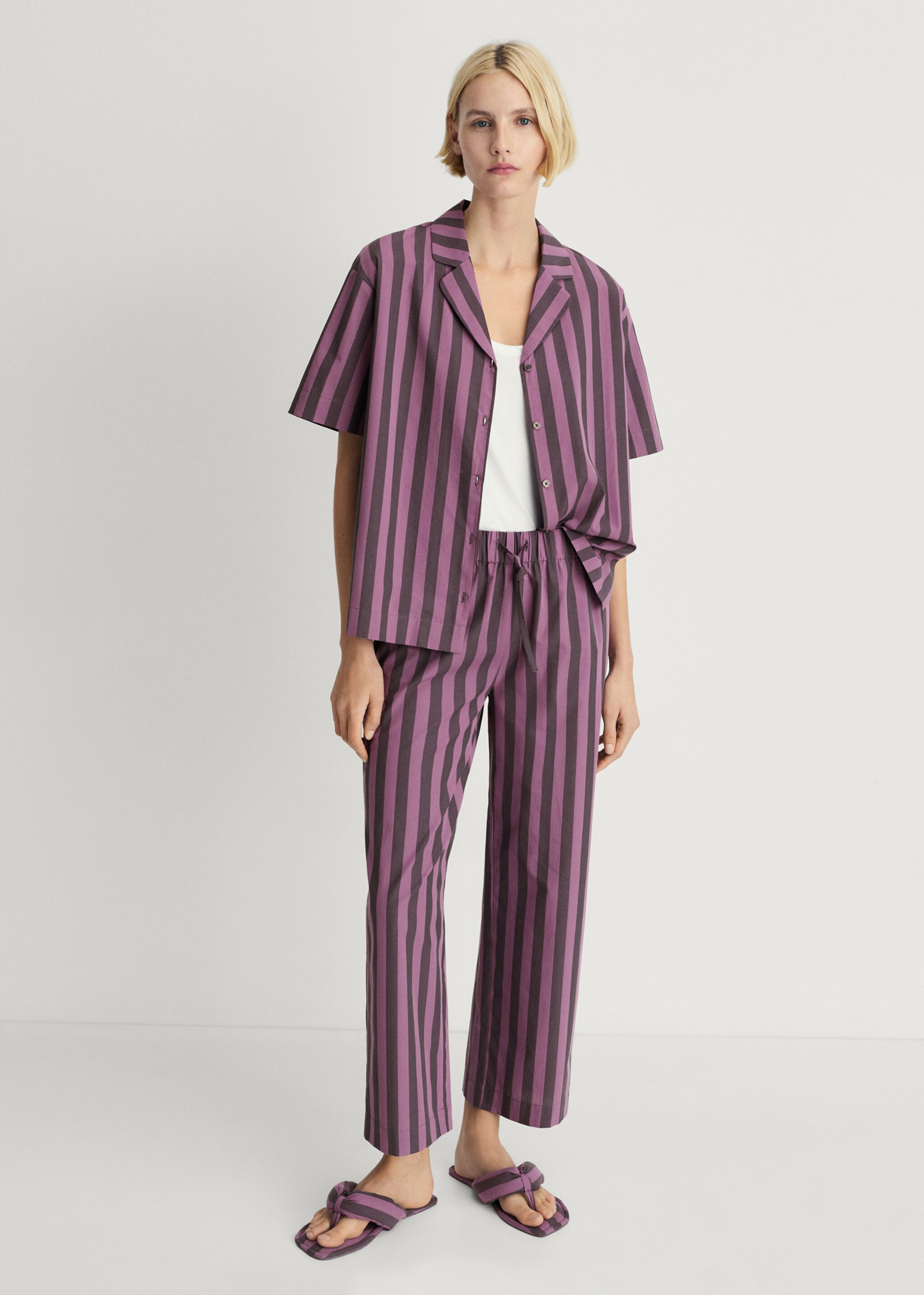 Woven two-tone striped trousers - General plane, Plum. Ref: 87044067-00.